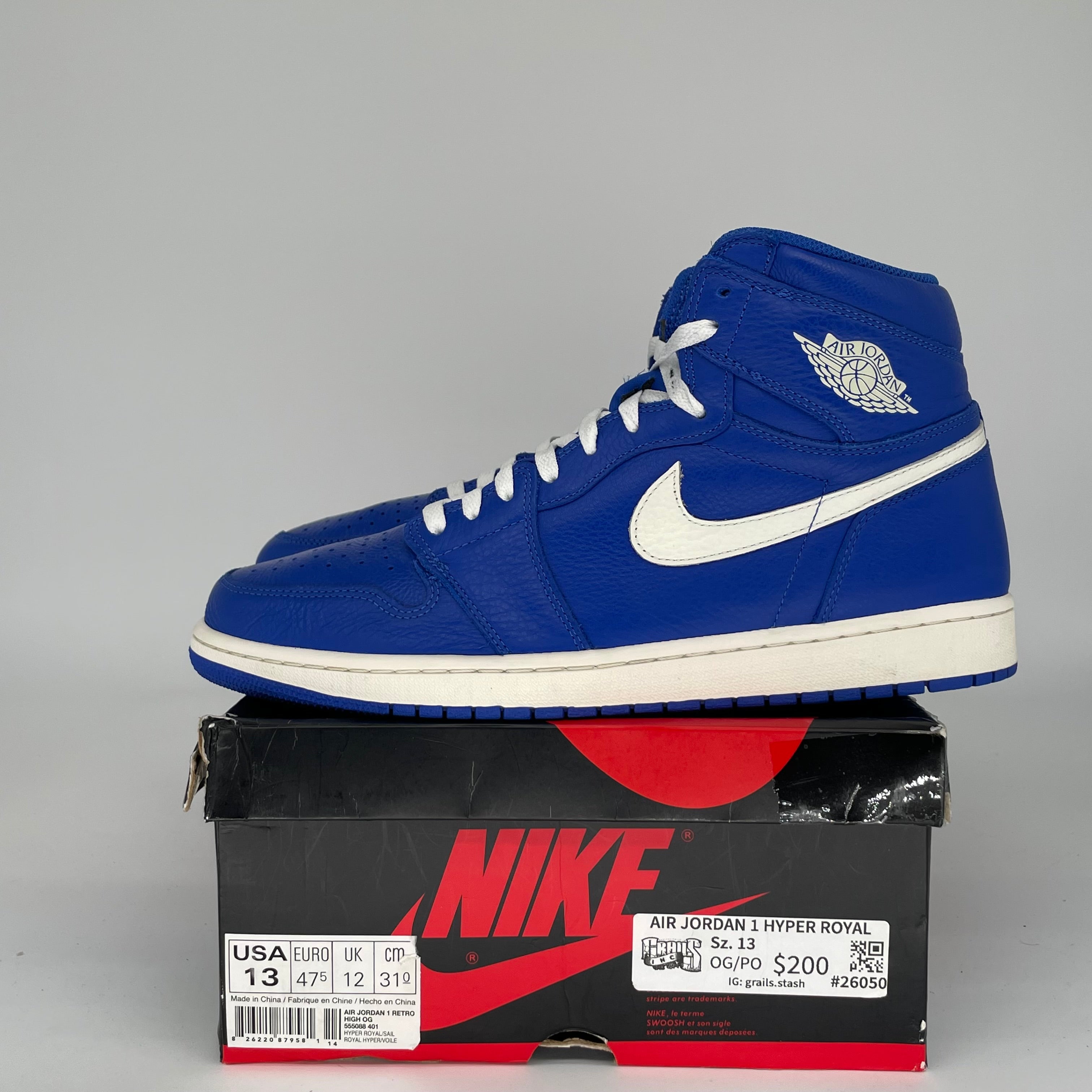 AIR JORDAN 1 HYPER ROYAL Men's Basketball Shoes Size 13 - 555088-401 - Perfect for Streetwear & Court Performance