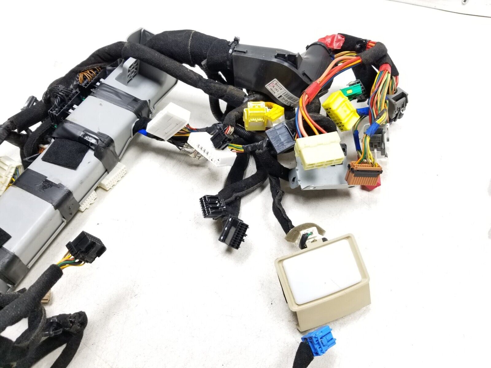 10 Hyundai Azera Dash Wire Harness OEM - Replacement for 2006-2010 Models - Perfect for Car Electrical Repairs & Upgrades