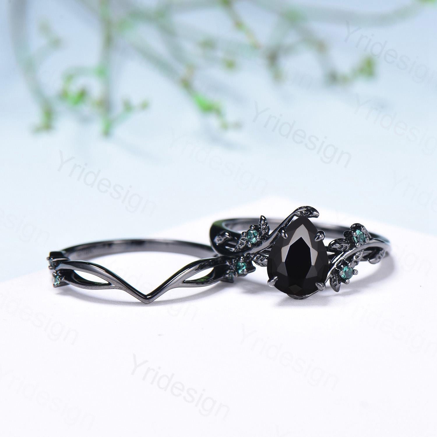 Natural Black Onyx Pear-Shaped Engagement Ring Set with Leaf Design - Gothic Wedding Band, Twig Vine Nature-Inspired Emerald Bridal Jewelry (2-Piece Set) - Perfect for Gothic Weddings, Nature-Themed Proposals & Alternative Bridal Fashion