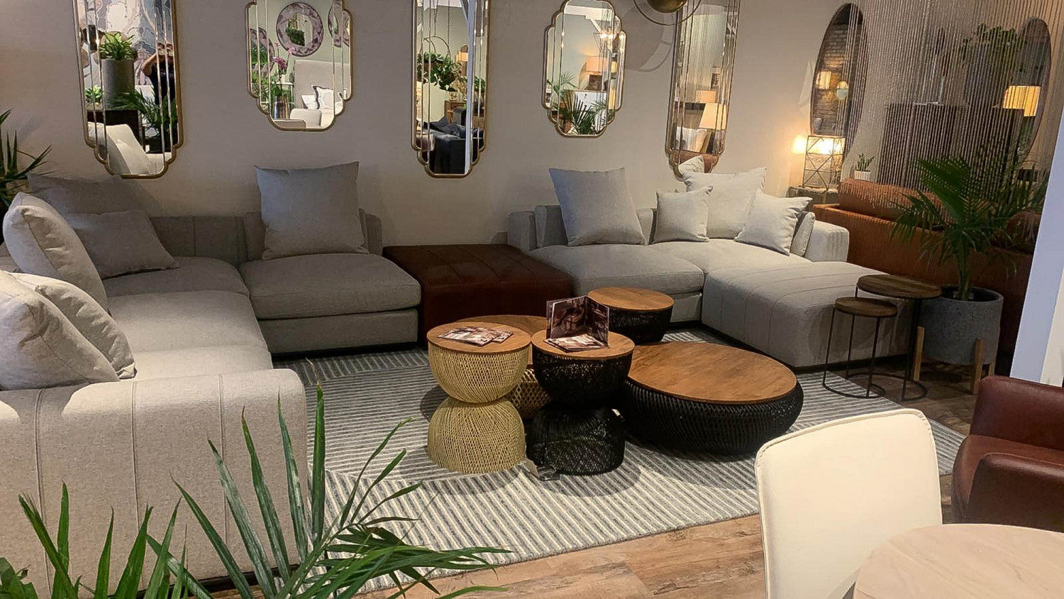 Modern Bayan Wave Coffee Table - Black Wooden Living Room Furniture for Small Spaces, Home Decor & Stylish Interior Design