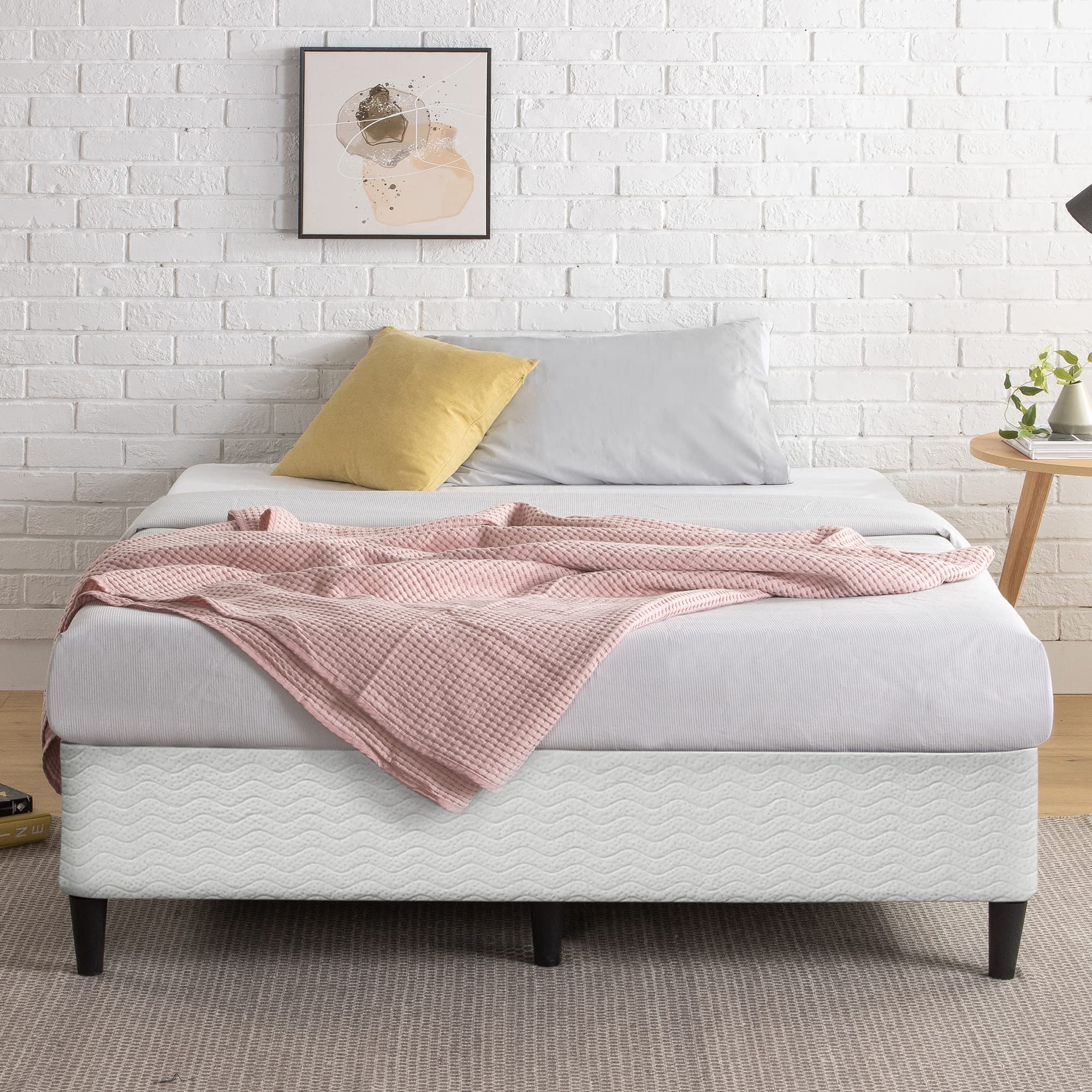 ZINUS Keenan Metal Mattress Foundation - Queen Size Bed Frame with Headboard Brackets, Easy Assembly, Sturdy Box Spring Replacement | Perfect for Bedroom, Guest Room & Dormitory