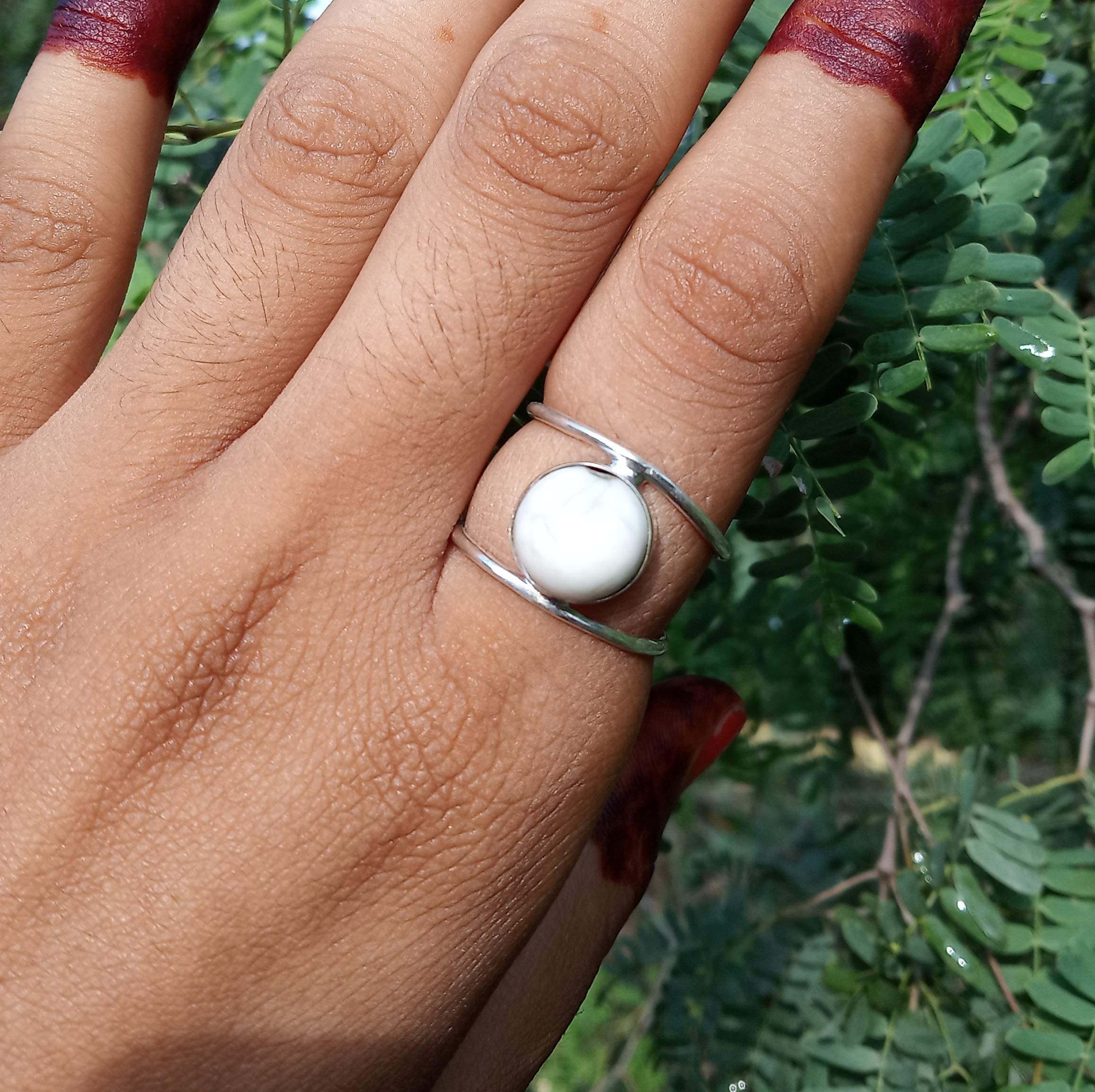White Howlite Sterling Silver Double Band Bohemian Ring – Vintage Turquoise Howlite Gypsy Style Promise Ring for Women, Buffalo Jewelry, Bridesmaid Gift & Healing Crystal – Perfect for Boho Fashion, Spiritual Healing & Special Occasions