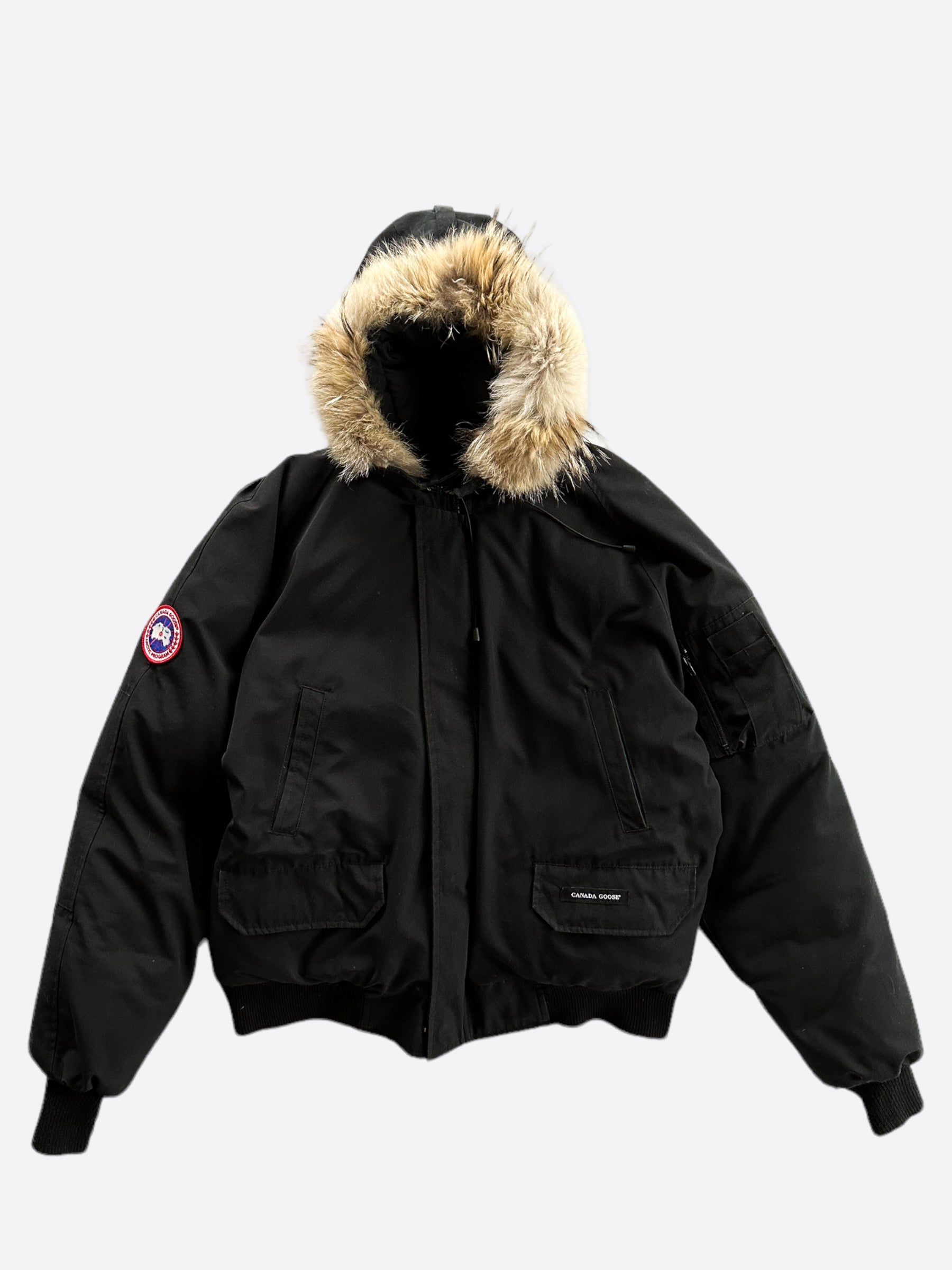 Canada Goose Black Chilliwack Men's Winter Jacket - Waterproof Down Parka for Extreme Cold Weather - Perfect for Skiing, Hiking & Outdoor Adventures