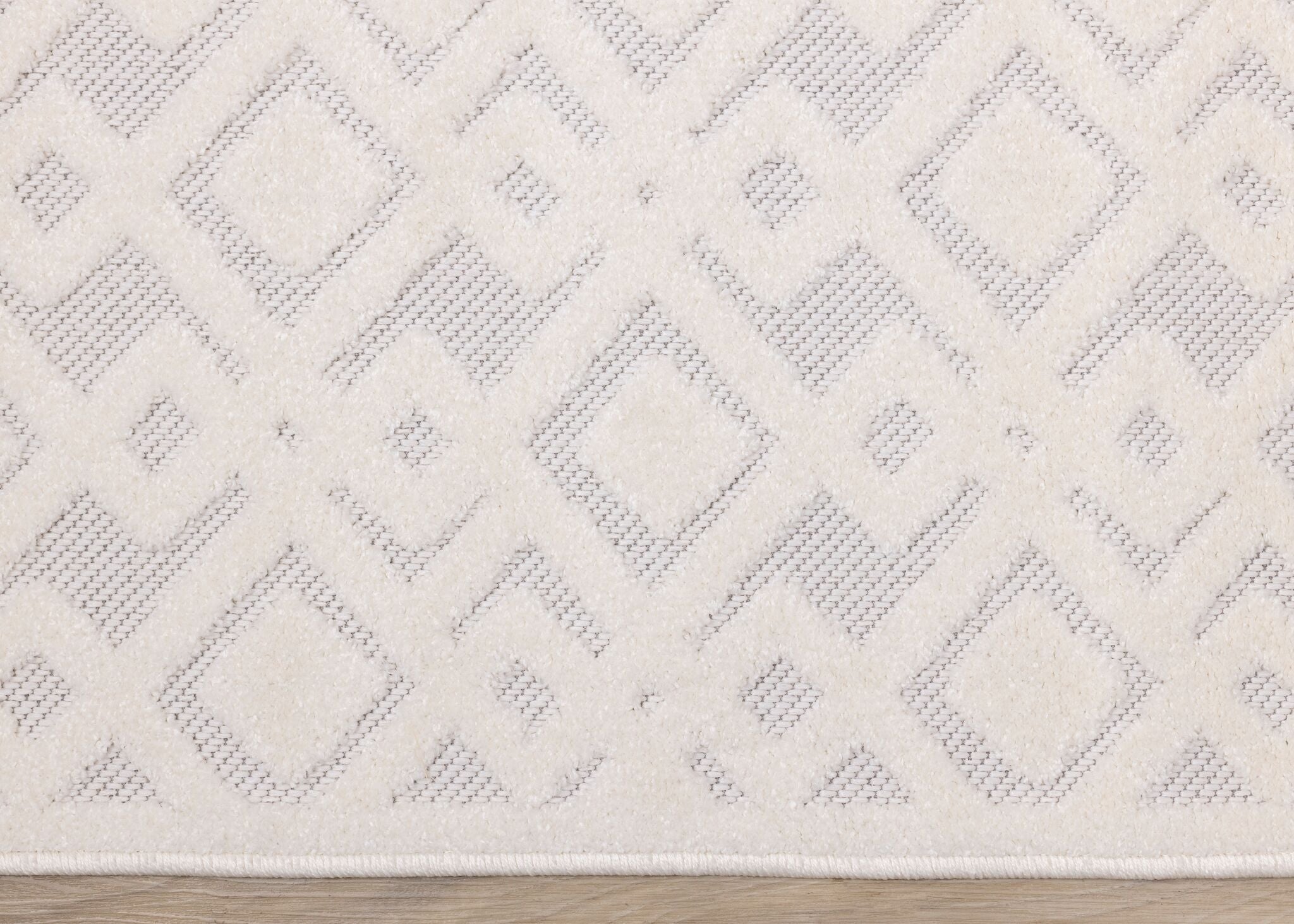 Arctic Echo 5'3 x 7'7 Diamond Pattern Area Rug - Soft Plush White Modern Rug for Living Room, Bedroom & Office Decor