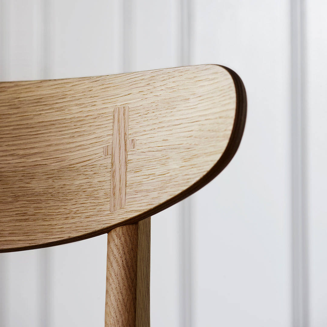 Carl Hansen & Son Wegner CH30P Lounge Chair - Mid-Century Modern Wooden Armchair for Living Room, Office & Reading Nook - Scandinavian Design Inspired by Hans J. Wegner