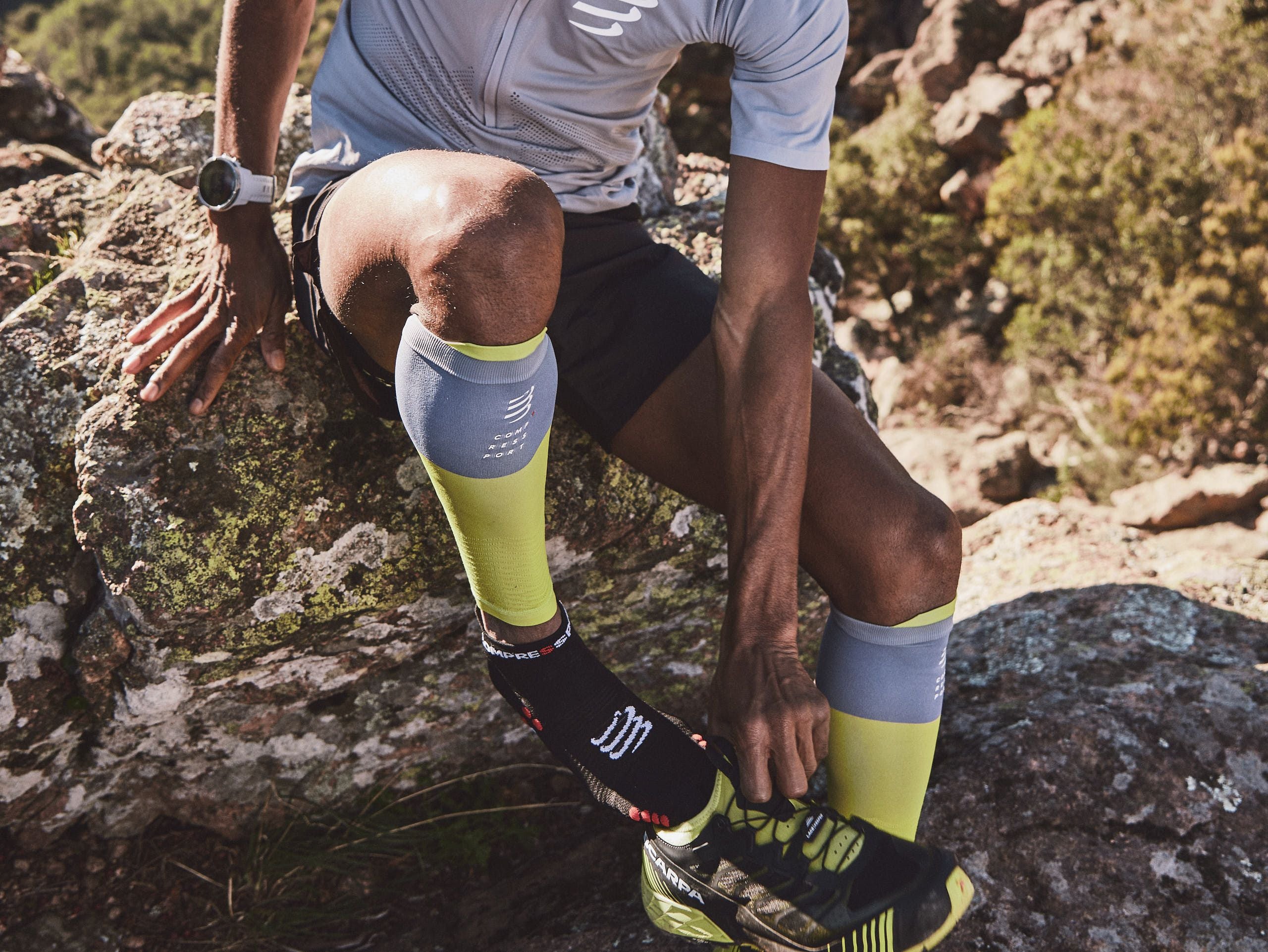 Compressport Unisex Pro Racing Socks v4.0 - Performance Running Socks for Men & Women - Breathable, Anti-Slip, Moisture-Wicking - Black/Red - Ideal for Marathon, Trail Running & High-Intensity Workouts