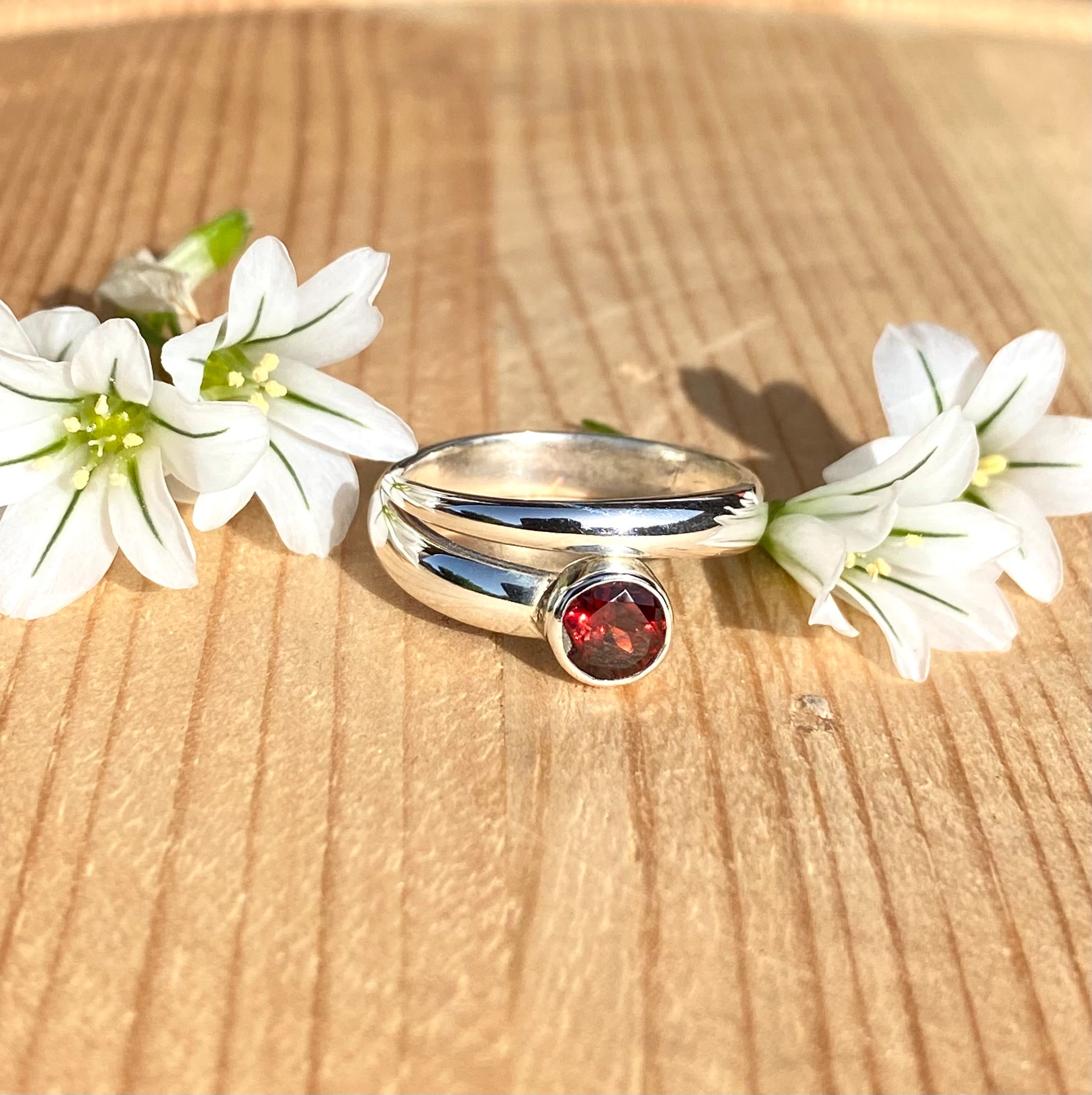 Elegant Garnet Swirl Ring for Women - Vintage-Inspired Sterling Silver Jewelry - Perfect for Weddings, Anniversaries & Special Occasions