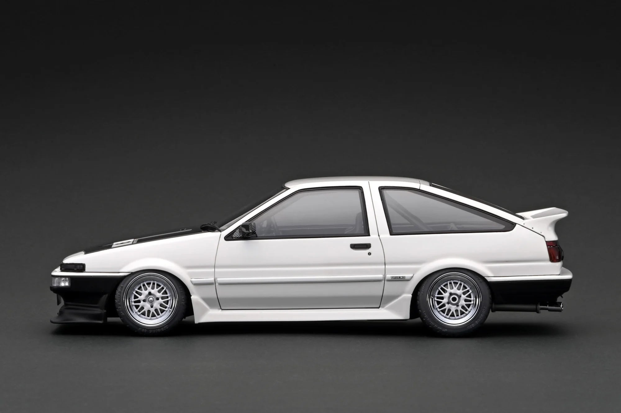 1:18 Scale Toyota Sprinter Trueno AE86 3DR TK Street Early Version White Diecast Model Car - Perfect for Collectors, Anime Fans, and Initial D Enthusiasts
