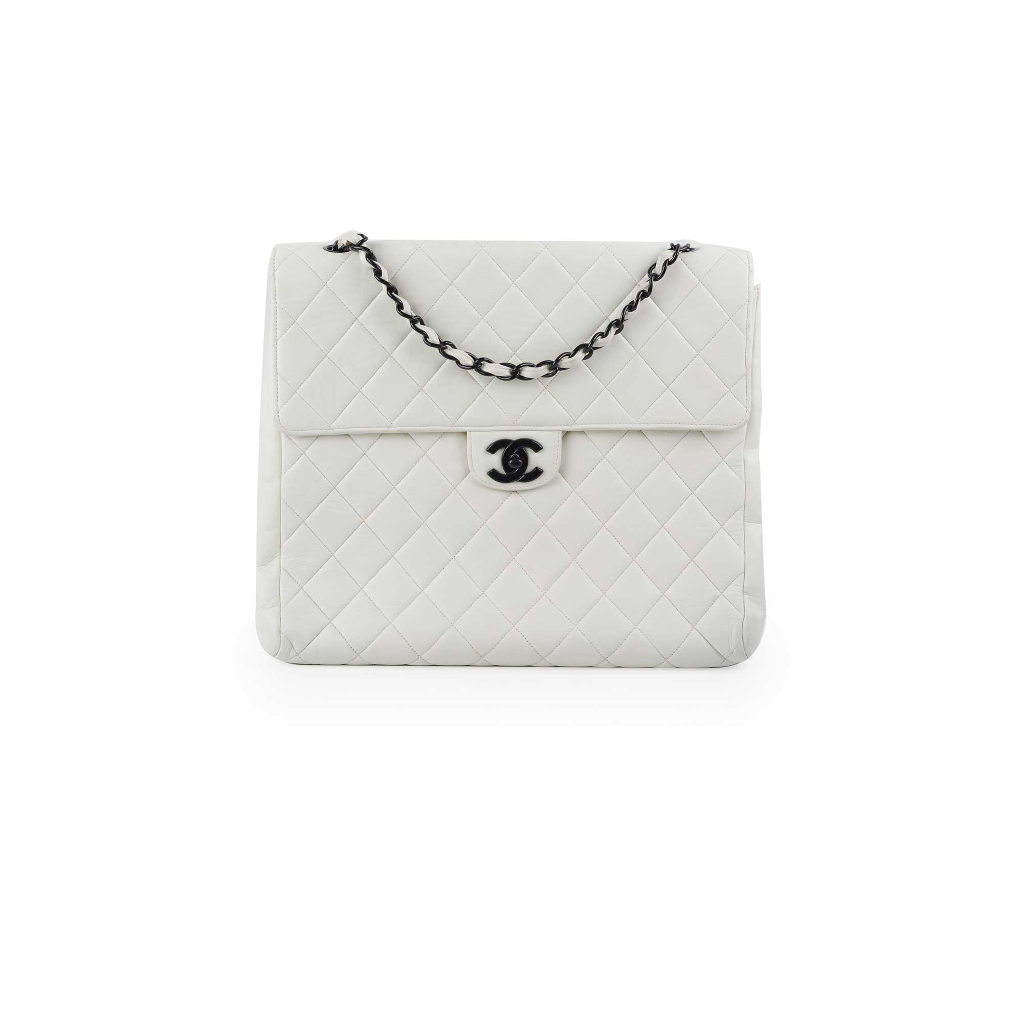 Chanel Matelasse Quilted Leather Shoulder Bag in White - Luxury Crossbody Purse for Women, Perfect for Date Night & Evening Events