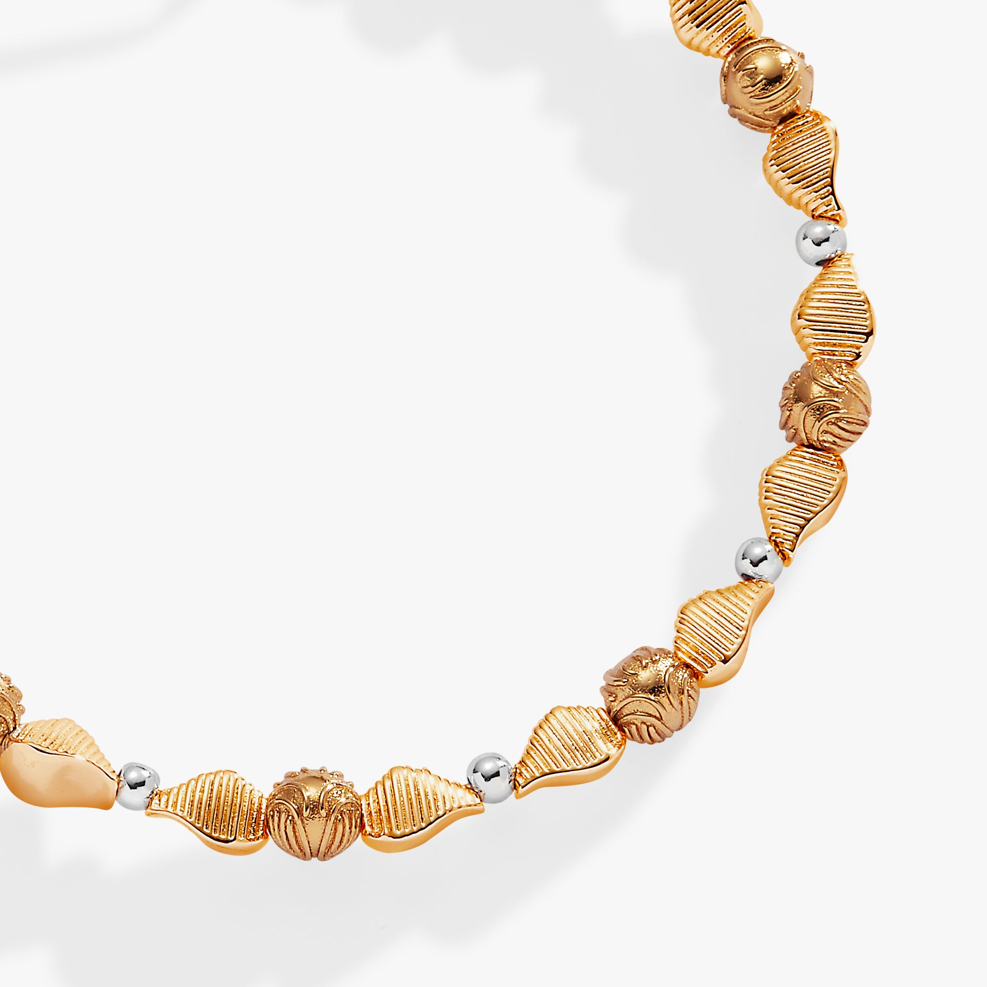 Harry Potter™ Golden Snitch Beaded Bangle Bracelet - Magical Jewelry for Wizards & Fans - Perfect for Cosplay, Halloween & Harry Potter Themed Parties