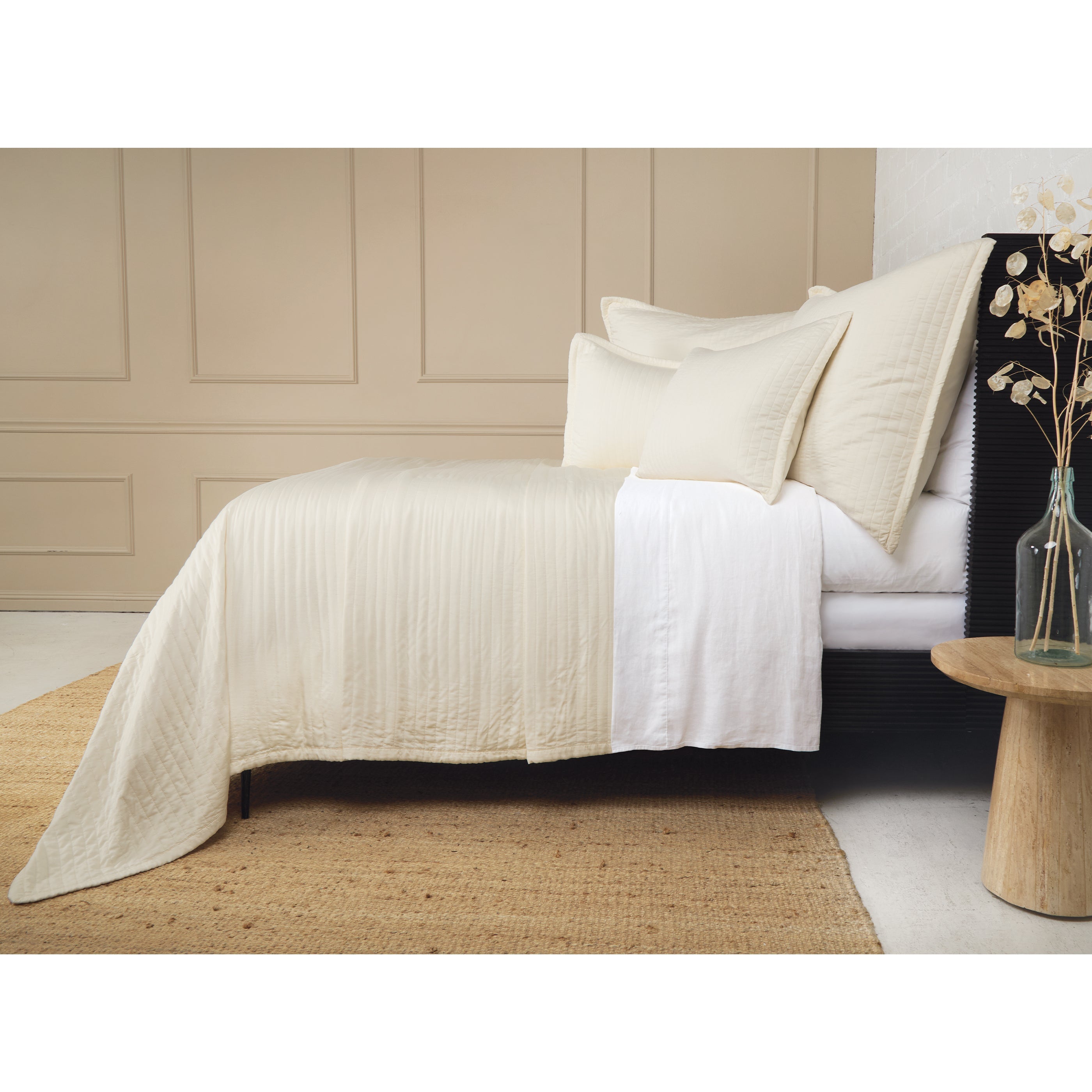 Carlyle Coverlet - Soft & Lightweight Bedspread for All Seasons | Perfect for Bedroom, Guest Room, and Dorm Decor | Cozy Home & Hotel Use
