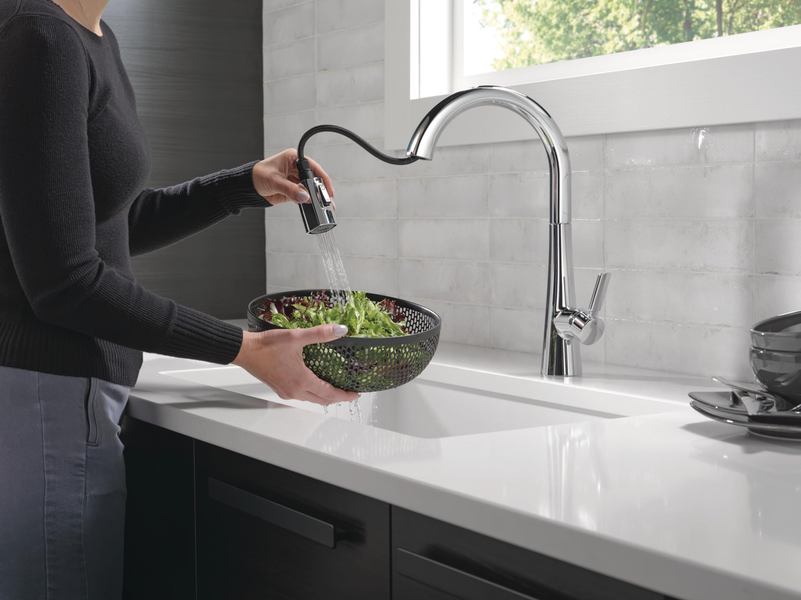 Delta Monrovia Pull Down Kitchen Faucet Chrome - Magnetic Docking Sprayer with Lumicoat Finish | High Arc Commercial Grade Kitchen Sink Faucet for Modern Homes & Restaurants