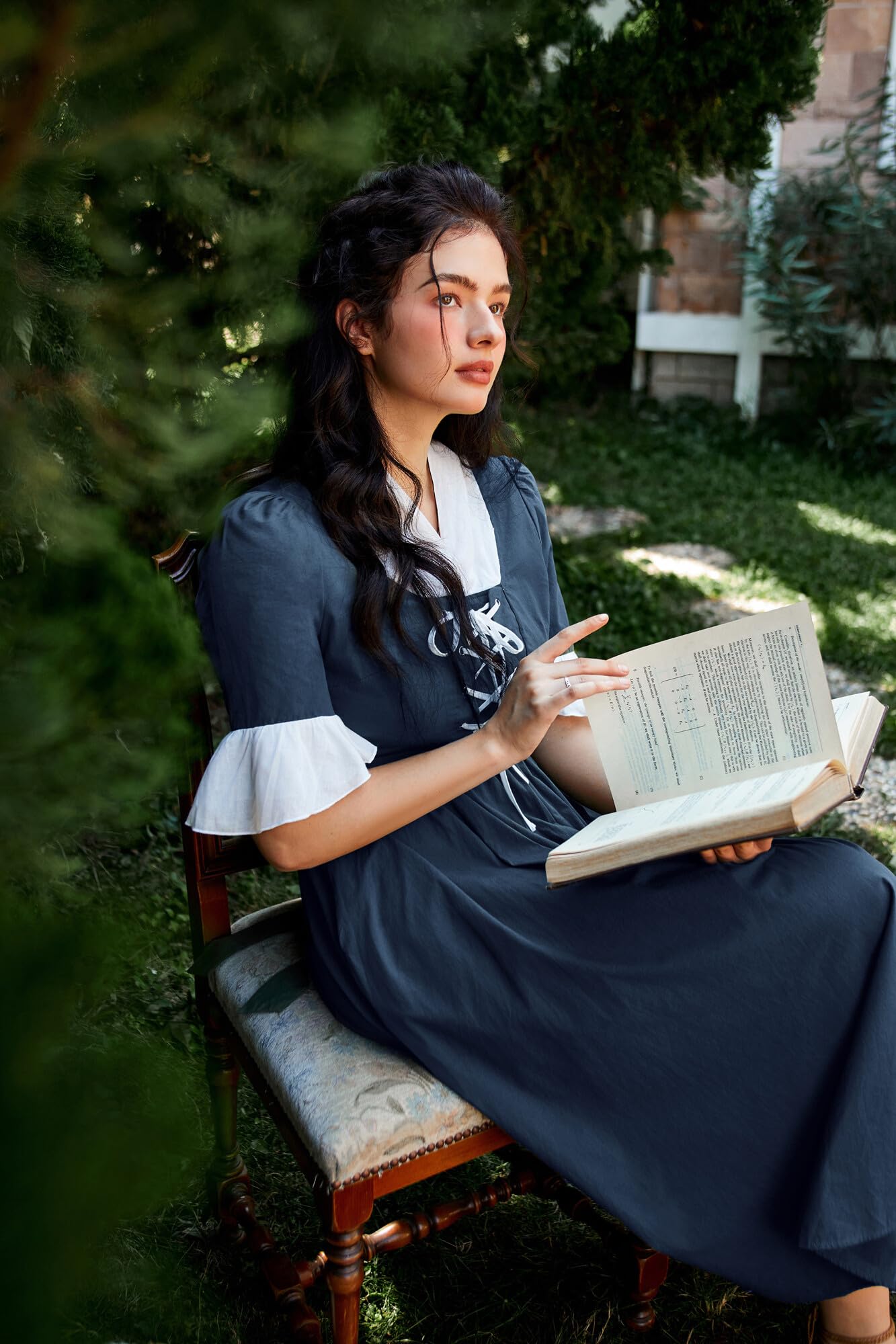 Scarlet Darkness Colonial Dress for Women - Vintage Pioneer Prairie Dress with Pockets | Civil War Costume, Historical Reenactment, Halloween & Cosplay Outfit