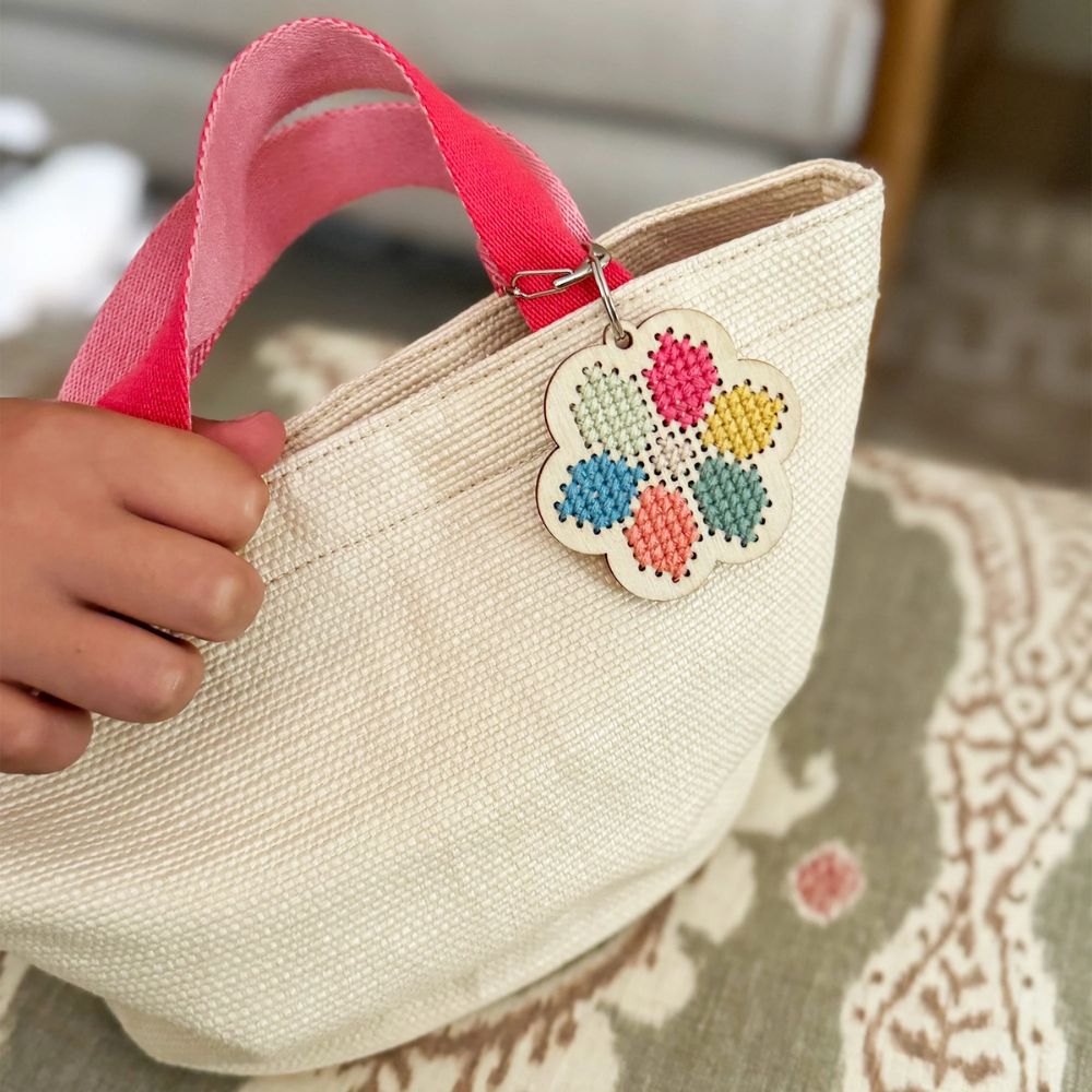 DIY Cotton Twist Flower Cross Stitch Keyring Kit - Handmade Craft Supplies for Embroidery Beginners - Perfect for Keychains, Gifts & Home Decor
