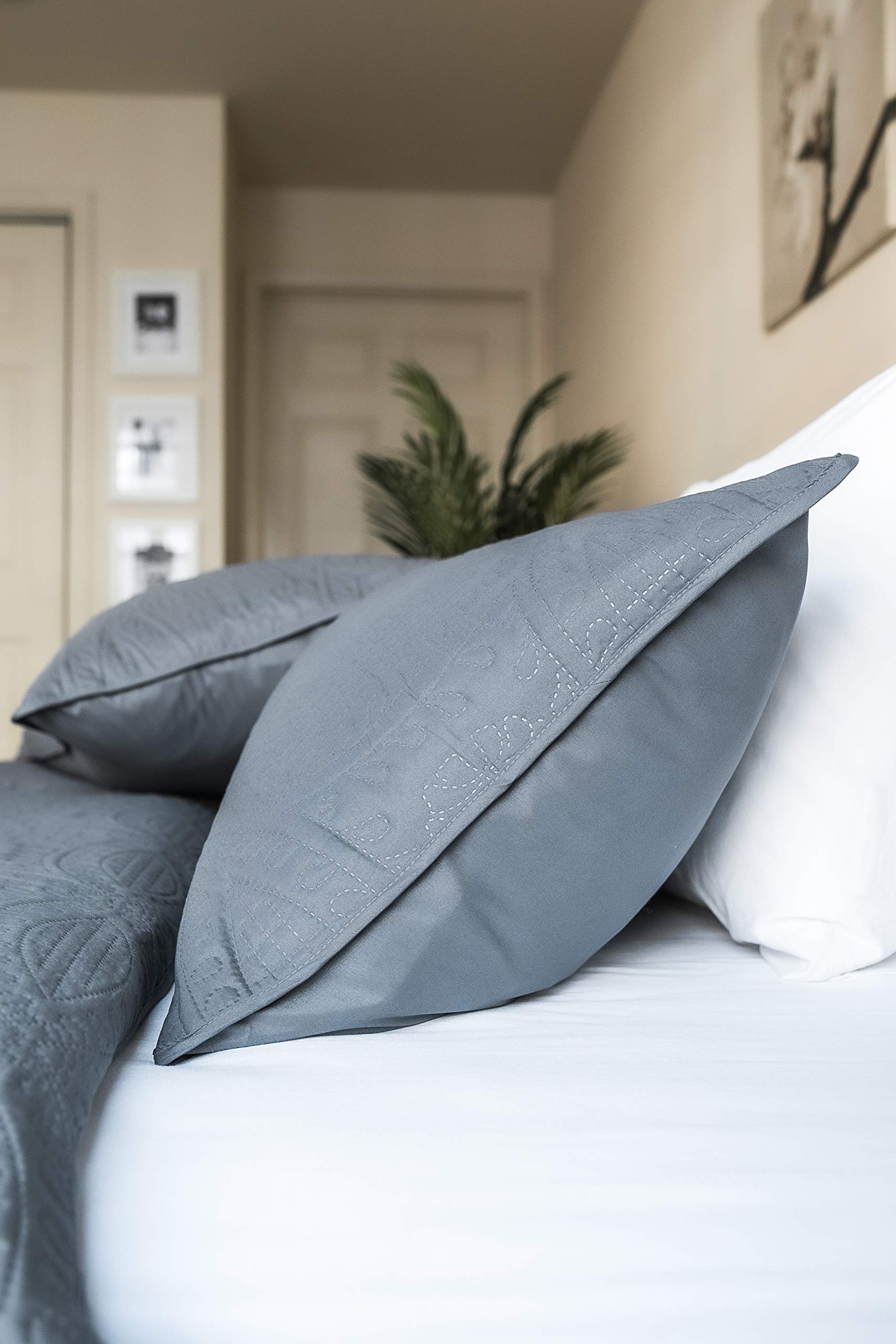 Luxury Mezzati Gray Bedspread Coverlet Set - Prestige Collection Brushed Microfiber 3-Piece Quilt (King/Cal King) for Bedroom Decor | Soft Comforter Bedding Cover Perfect for Master Bedroom, Guest Room & Hotel Style Makeover