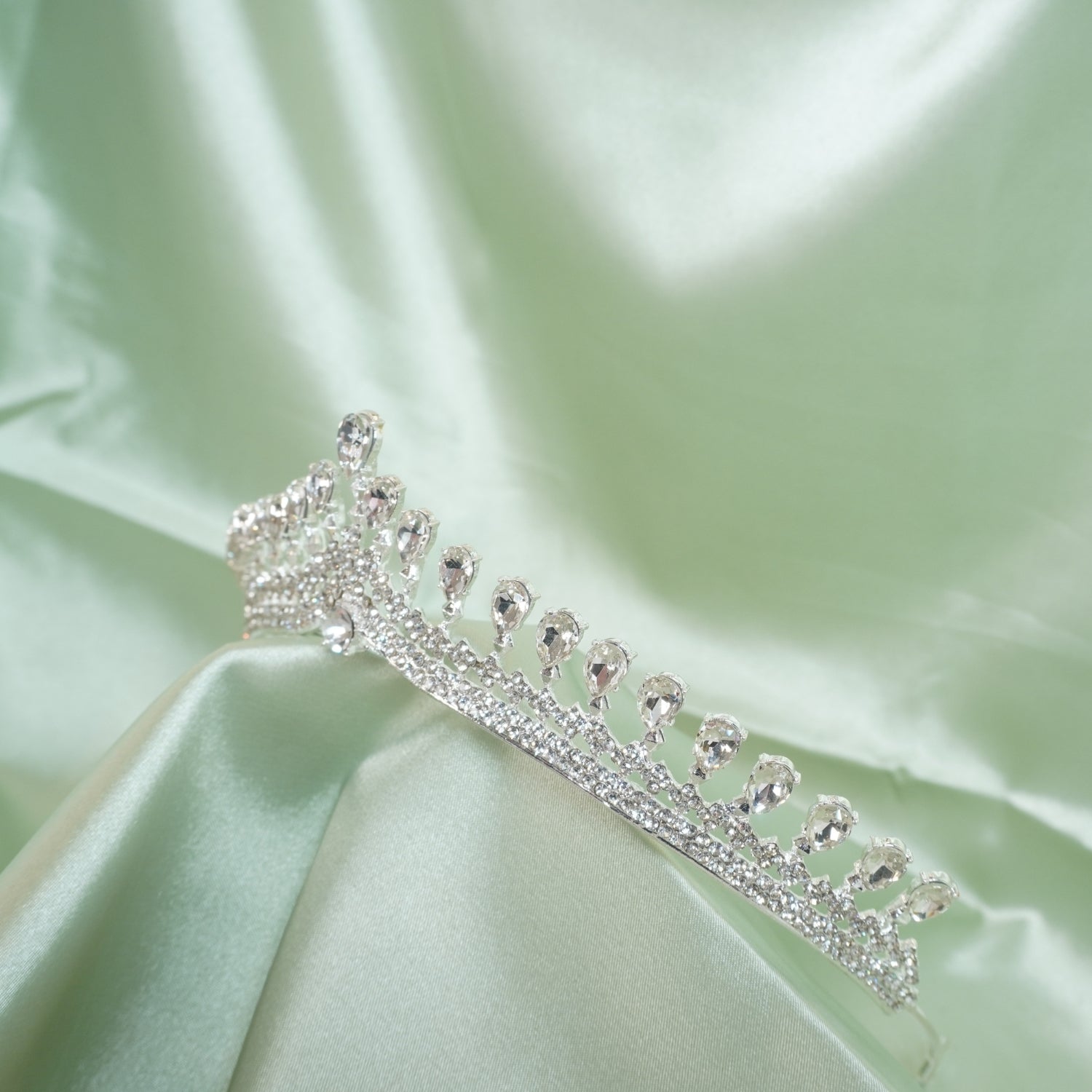 Elegant Silver Princess Crown Tiara for Women - Prom Queen, Birthday, Wedding & Bachelorette Party Accessories | Perfect for Bridal Showers, Pageants & Special Occasions