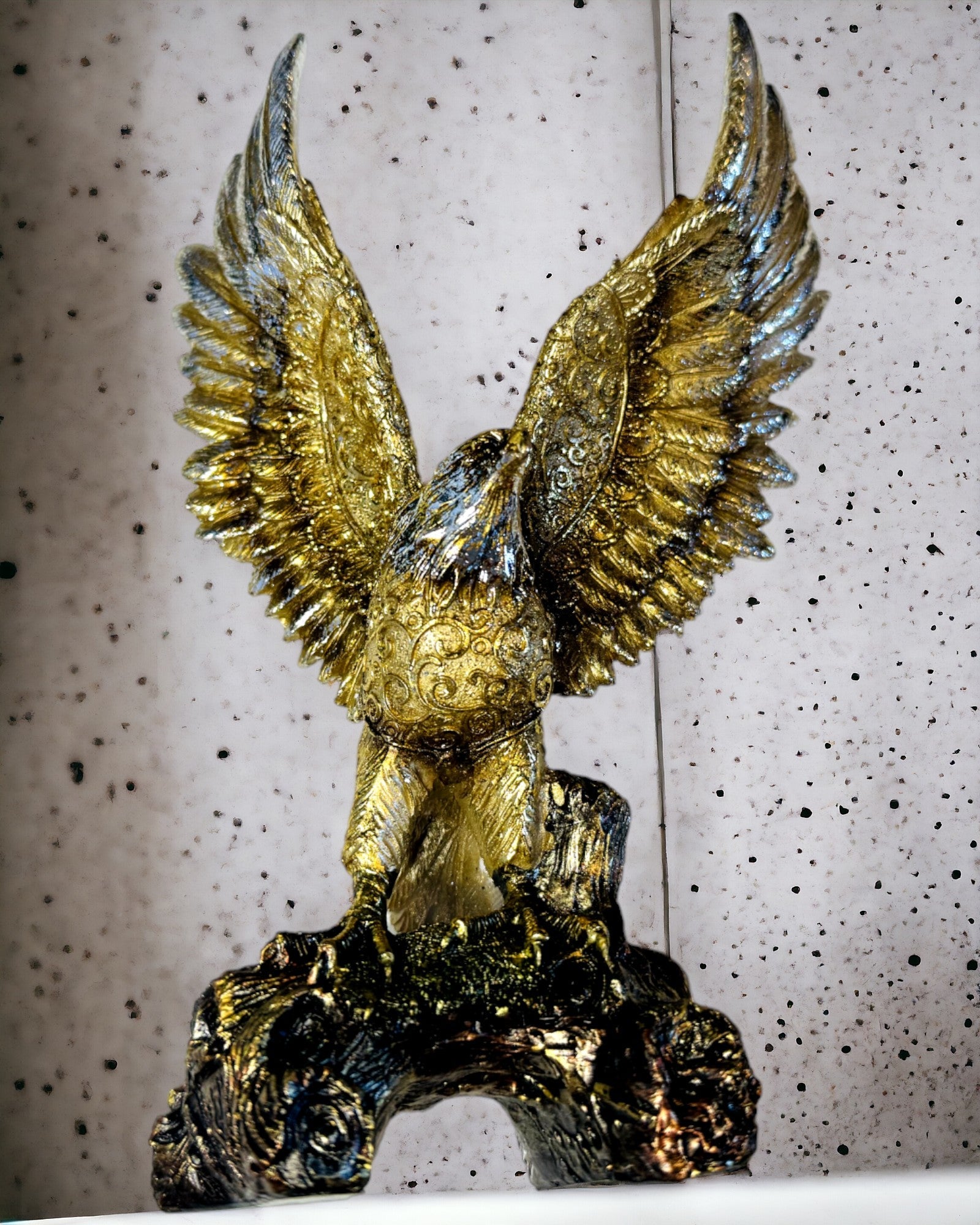 Golden Eagle Statue - Personalized Resin Home Decor for Office Desk, Bookshelf & Gift Giving | Handcrafted Eagle Sculpture for Men's Study & Living Room