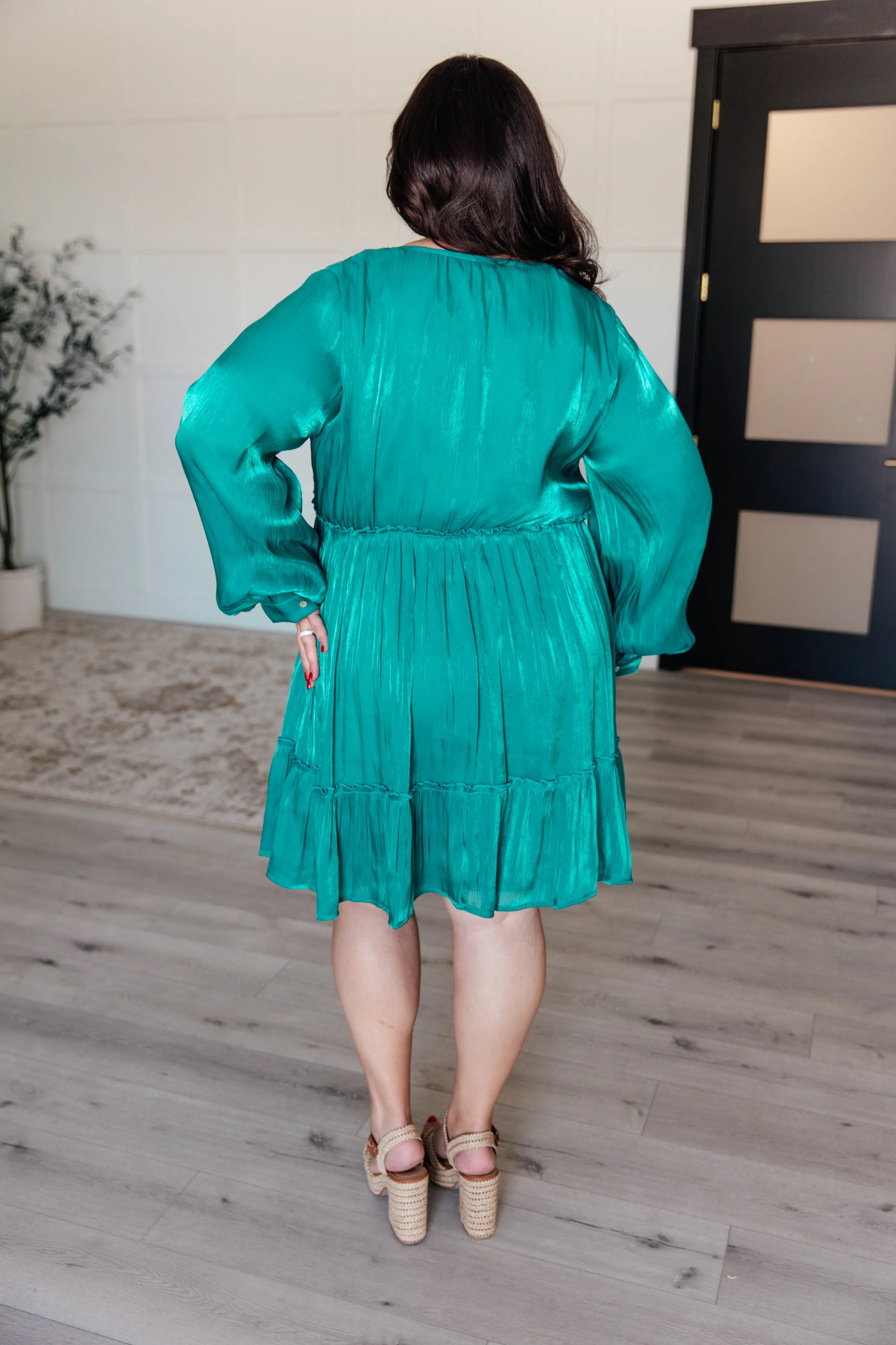 Elegant V-Neck Balloon Sleeve Dress for Women - Flowy Party & Wedding Guest Dress - Perfect for Cocktail Events, Date Nights & Special Occasions