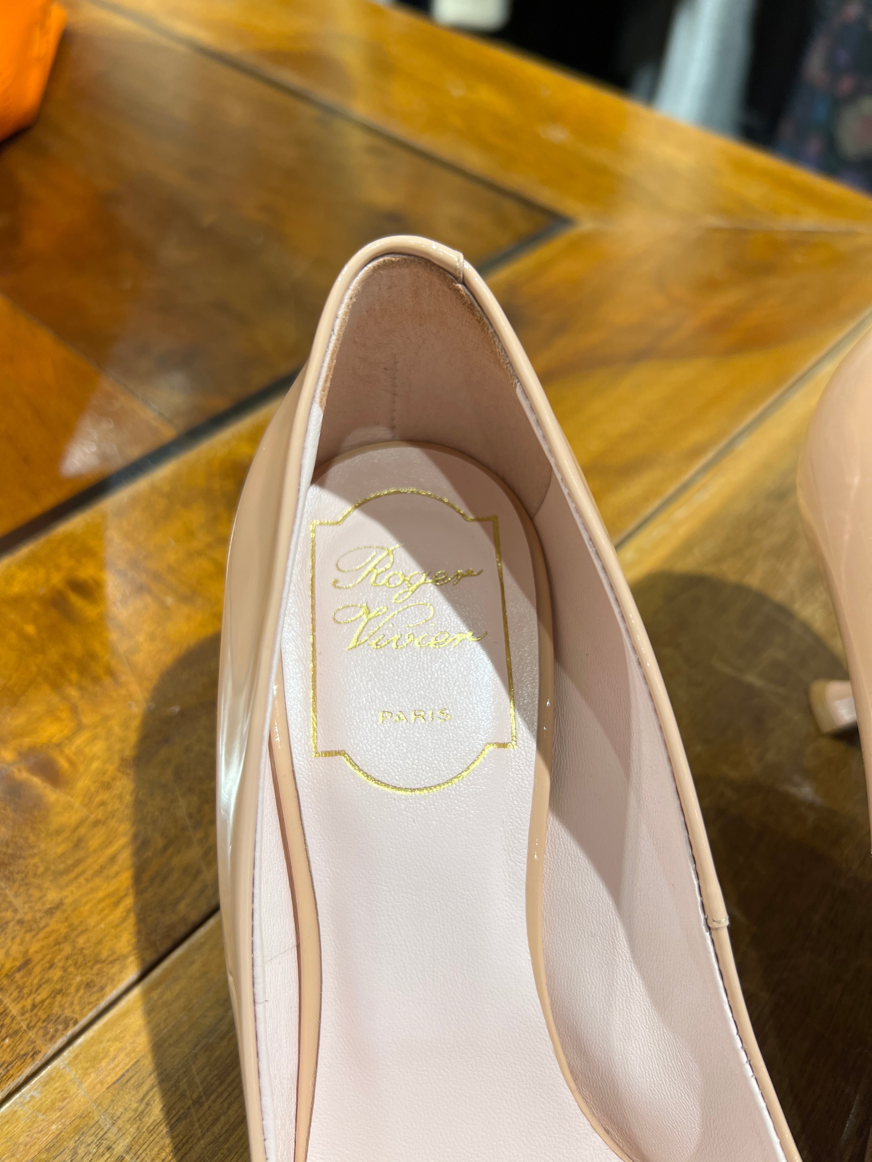 Roger Vivier Nude Bow Décolleté Pumps - Elegant Women's Heels for Weddings, Parties & Special Occasions