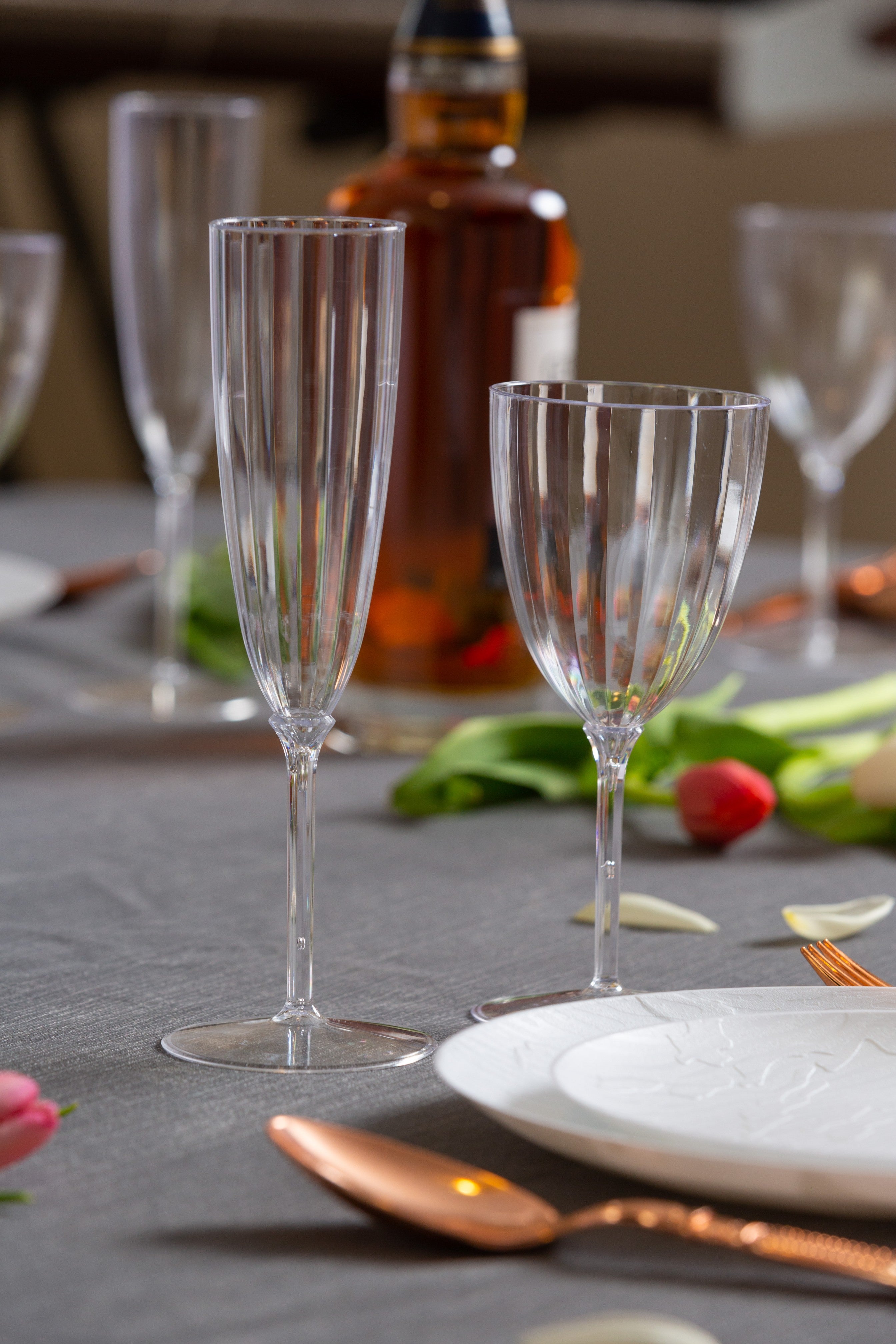 7 Oz Clear Plastic Disposable Wine Goblets - 8 Pack Shatterproof Cups for Parties, Picnics, Weddings & Outdoor Events