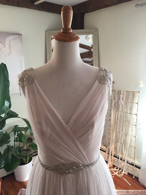 Hayley Paige BLUSH Giada 1501 Sample Wedding Gown - Elegant Bridal Dress for Prom, Formal Events & Special Occasions