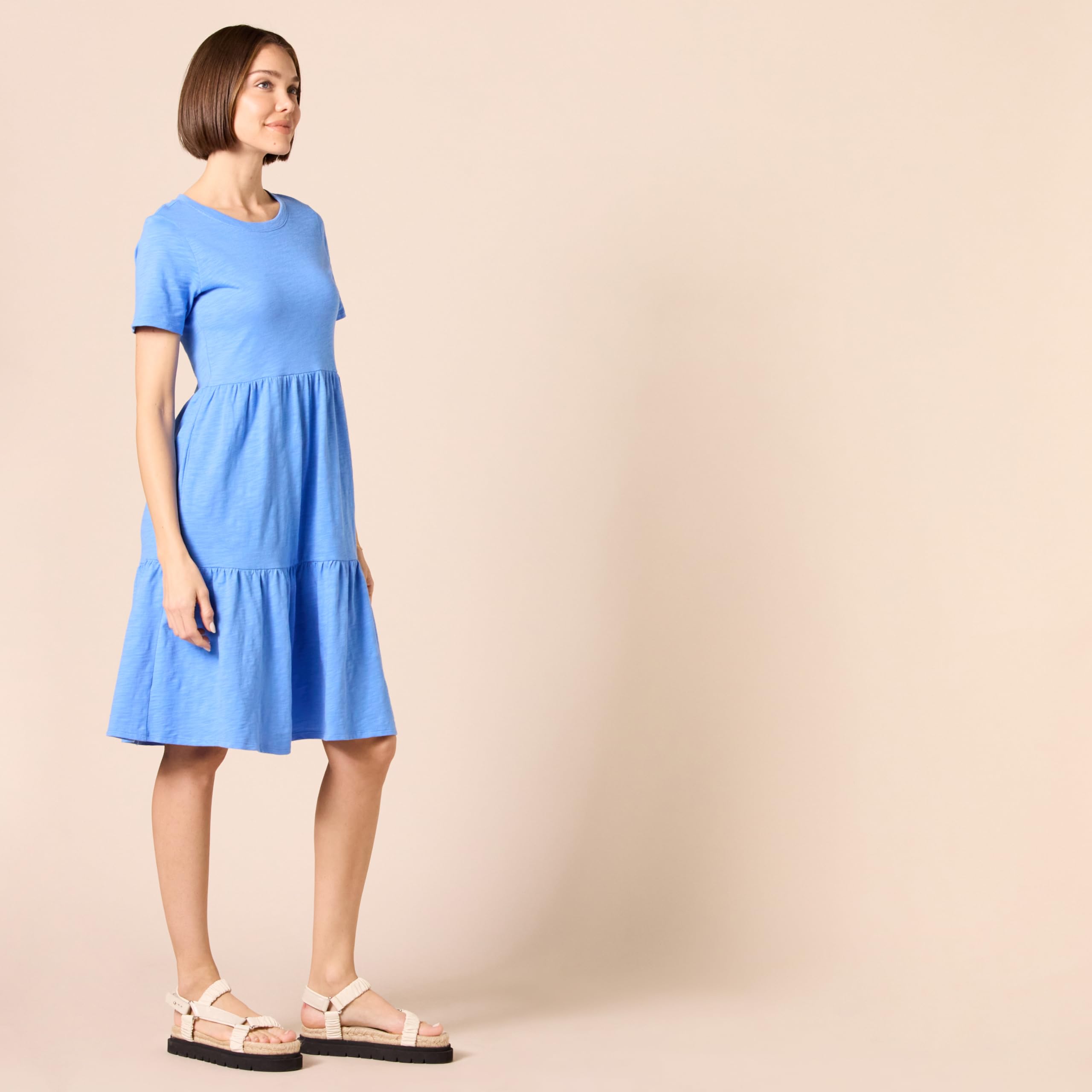 Amazon Essentials Women's Short-Sleeve Crewneck Tiered Dress - Casual Summer Flowy Midi Dress for Beach, Vacation & Everyday Wear