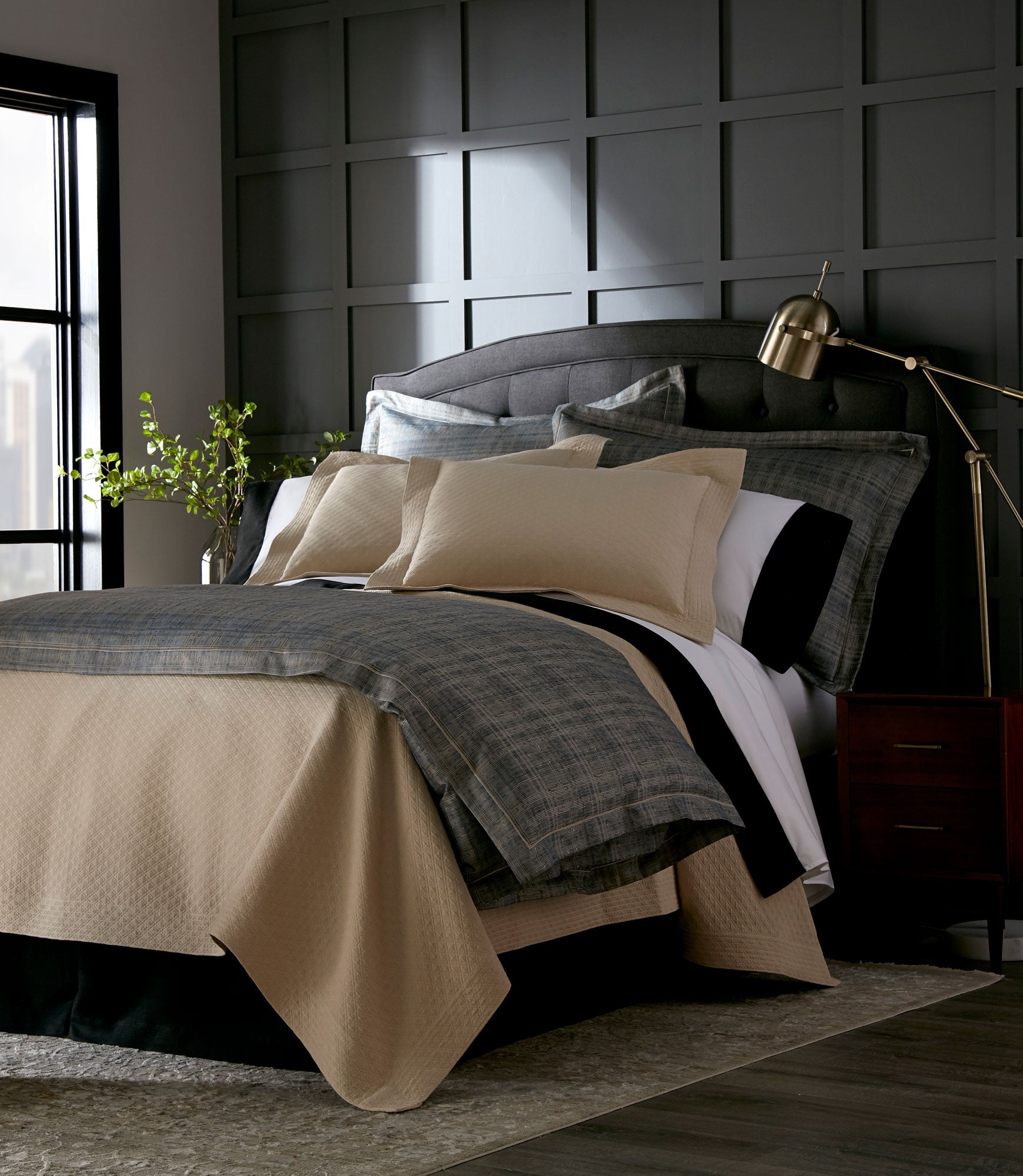 Luxury Alyssa Matelassé Coverlet - Soft Quilted Bedspread for Queen & King Size Beds - Perfect for Master Bedroom, Guest Room & Hotel Decor