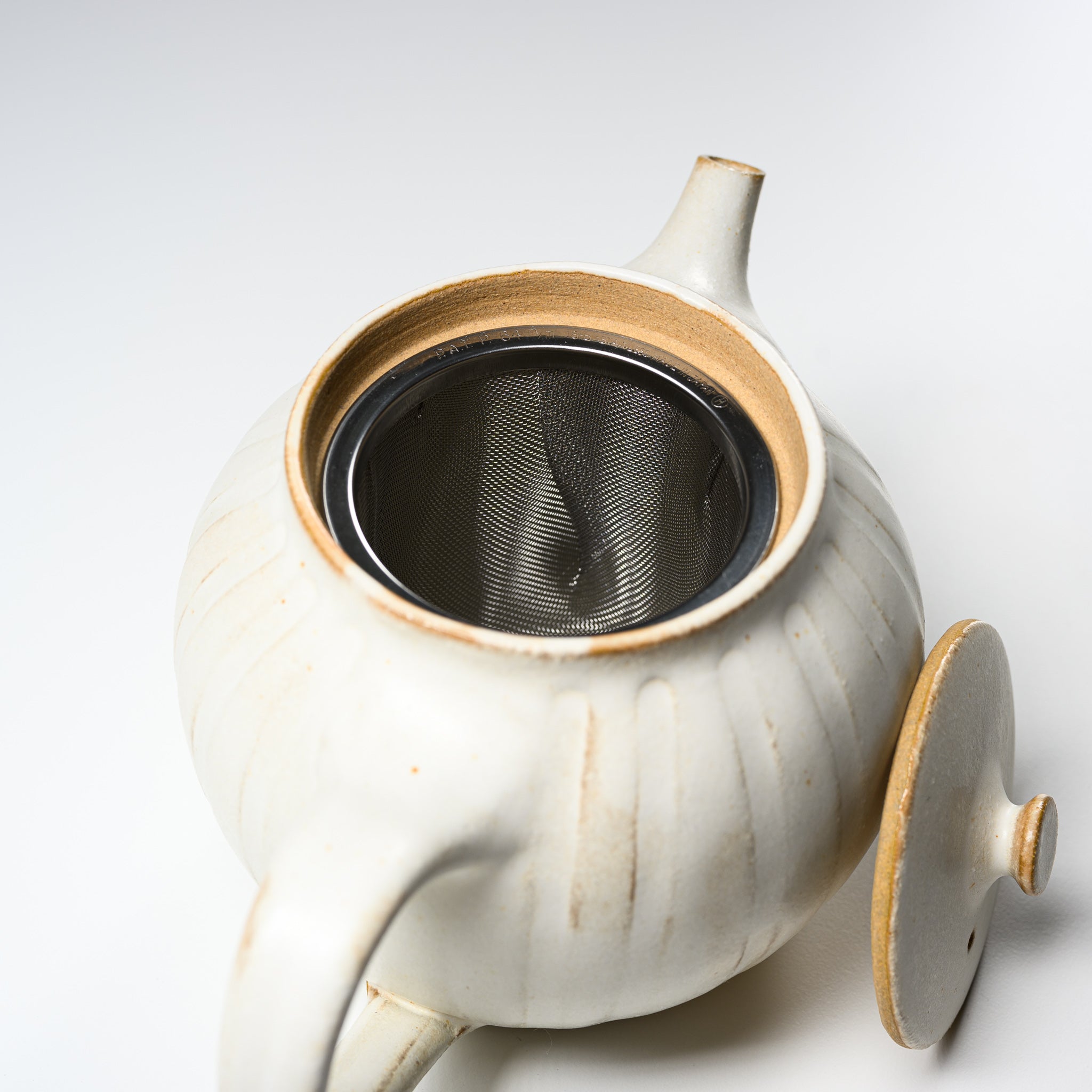 Wakasama Kiln Kinari Round Teapot - 600ml Handmade Ceramic Japanese Teapot for Green Tea, Oolong Tea & Herbal Tea Brewing - Perfect for Home, Office & Tea Ceremonies