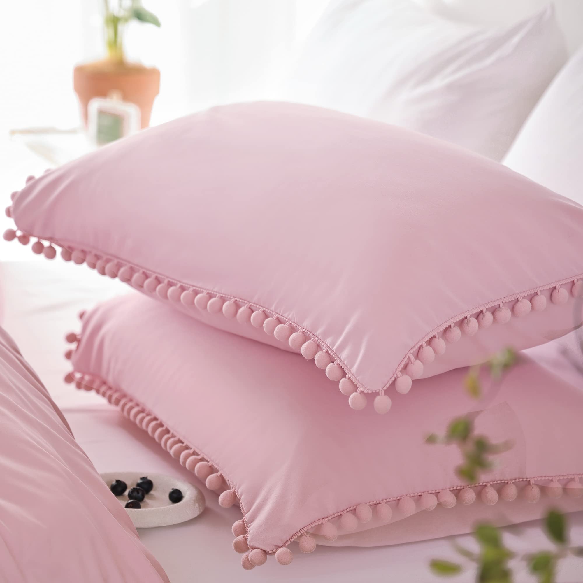 YIRDDEO Queen Comforter Set with Pom Fringe - 3 Piece Soft Bedding for All Seasons in Dust Pink, Perfect for Master Bedroom Decor