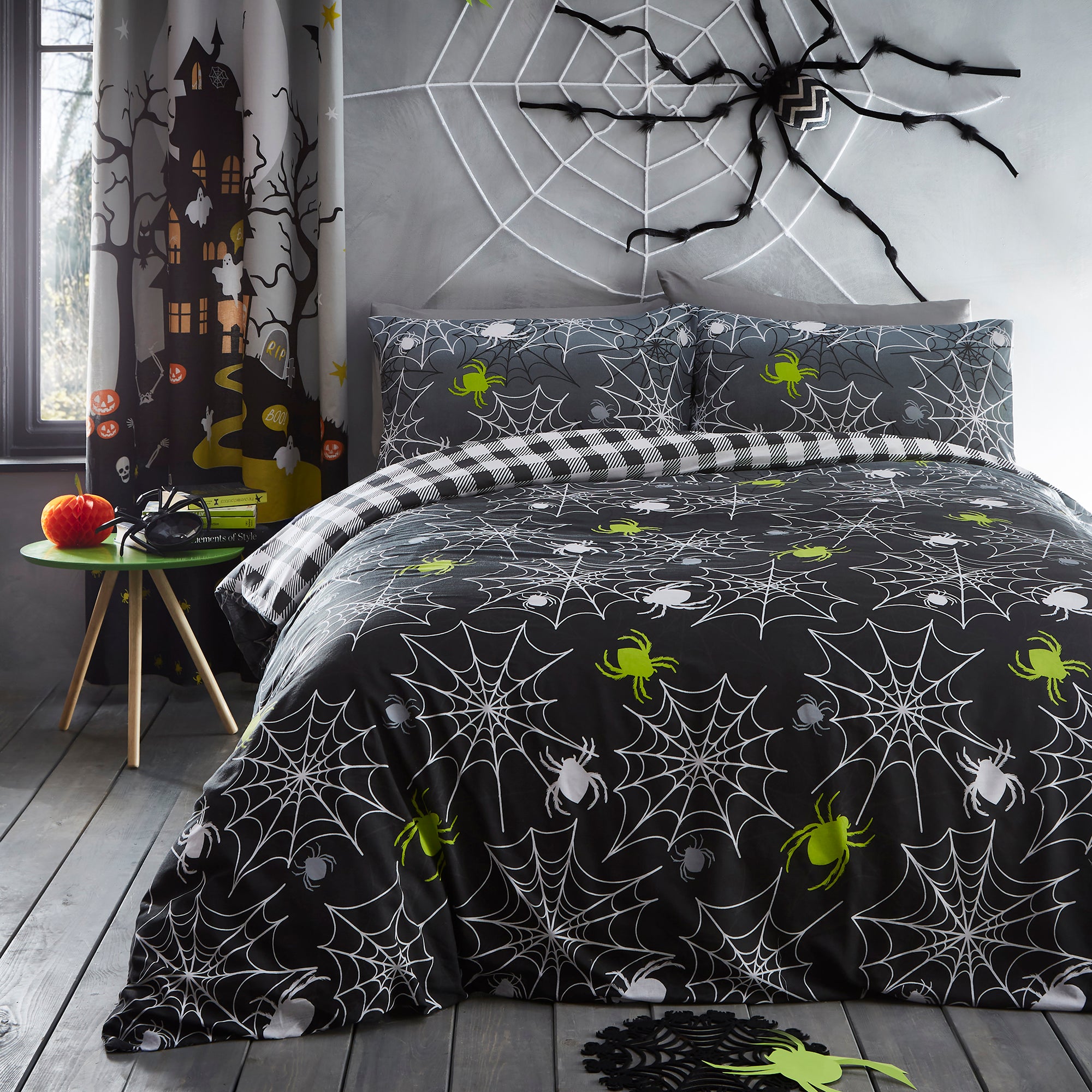 Bedlam Spiders Duvet Cover Set - Grey Gothic Horror Theme Bedding for Halloween Decor & Cozy Bedroom Makeover | Perfect for Horror Fans & Themed Rooms