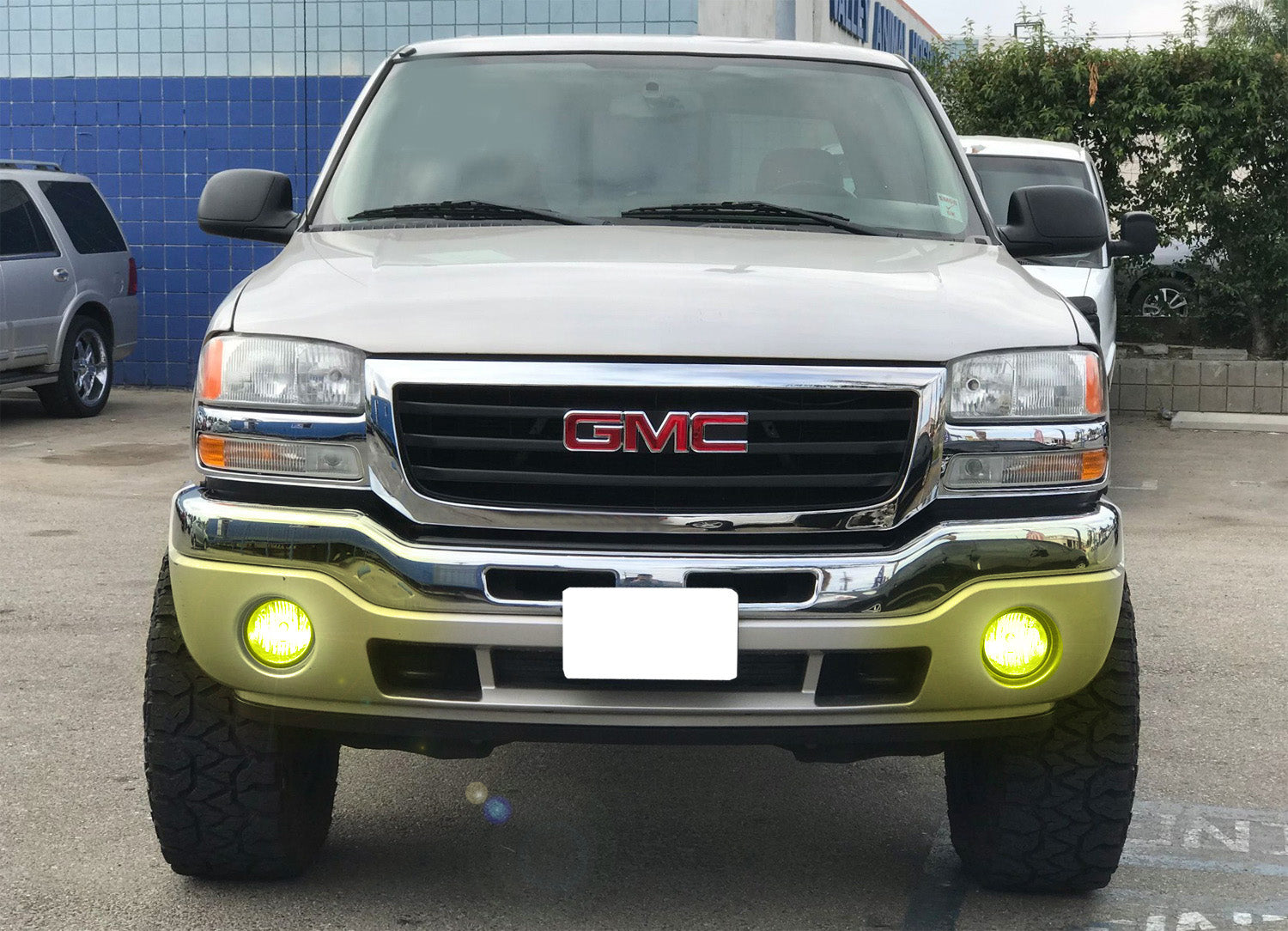 2003-2006 GMC Sierra Clear Lens Fog Lamps with 2500K Selective Yellow LED Bulbs - Durable Off-Road Lighting for Night Driving & Foggy Conditions
