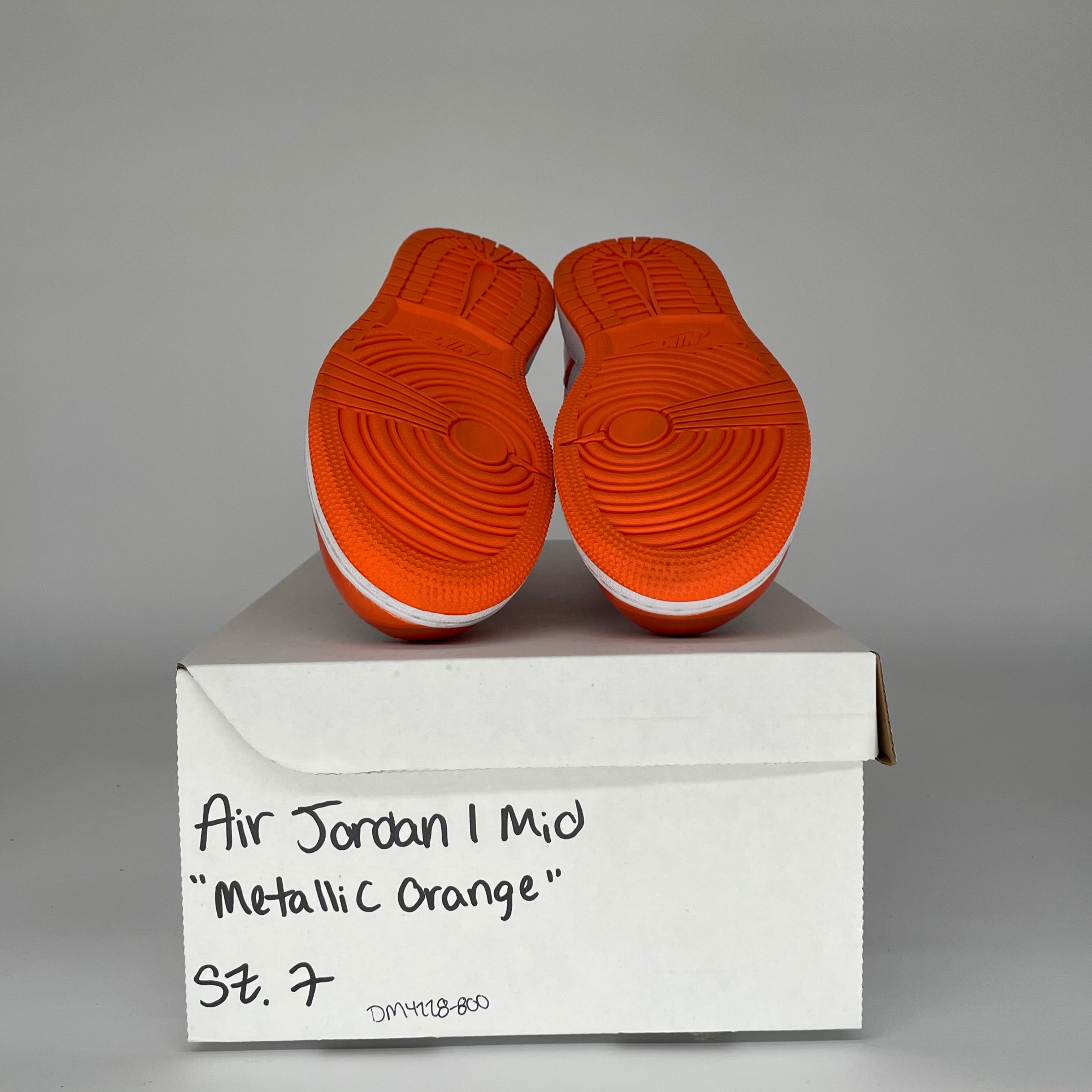 Original Title: AIR JORDAN 1 MID METALLIC ORANGE SIZE 7Y DM4228 800   Optimized Title: **Air Jordan 1 Mid Metallic Orange Sneakers - Size 7Y (DM4228-800) - Men's/Women's Basketball Shoes for Casual & Streetwear Fashion**