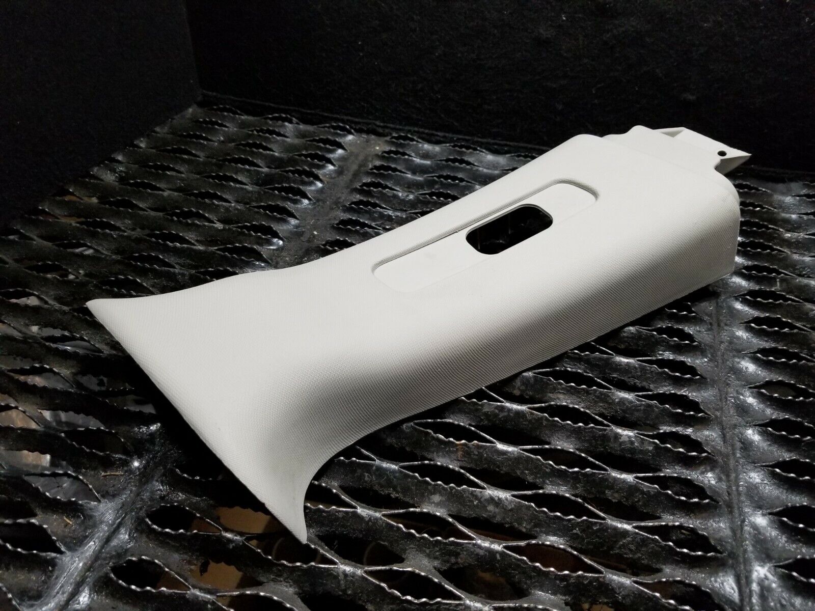 2005-2007 Dodge Magnum Right Passenger Side B Pillar Upper Trim Cover - OEM Replacement Part for Interior Car Repair | Perfect for Vehicle Restoration & Customization Projects
