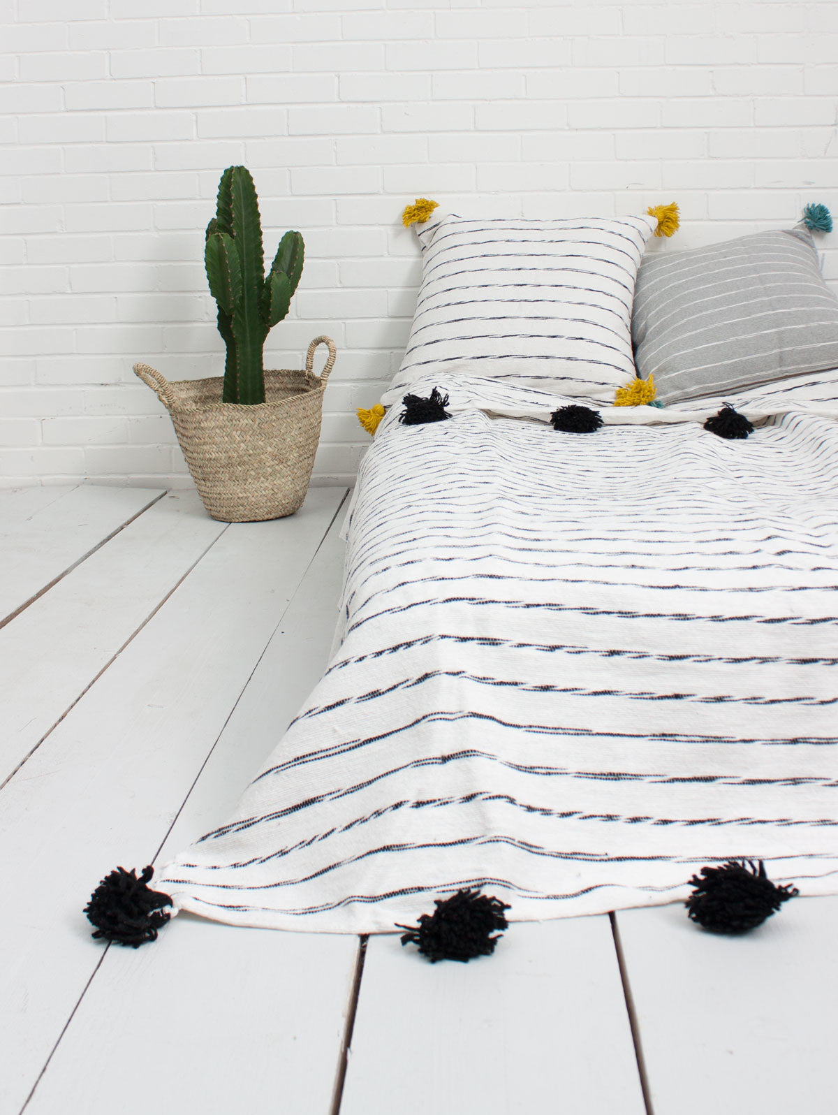 Soft White Cotton Scribble Stripe Blanket - Cozy Throw for Bed, Sofa & Nursery - Perfect for Baby Shower Gifts, Home Decor & Winter Warmth