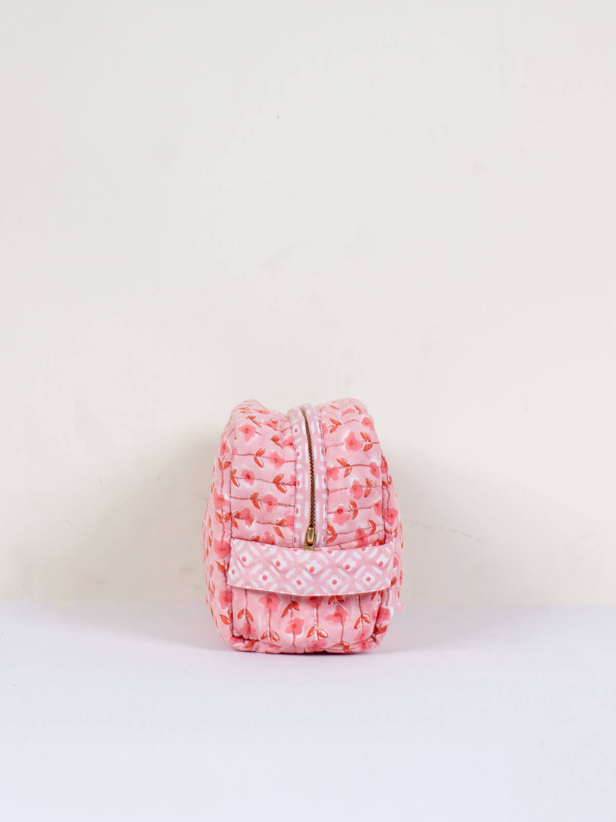 Vintage Pink Garland Washbag - Waterproof Cosmetic Bag for Travel, Gym & Daily Use | Cute Makeup Pouch for Women & Girls