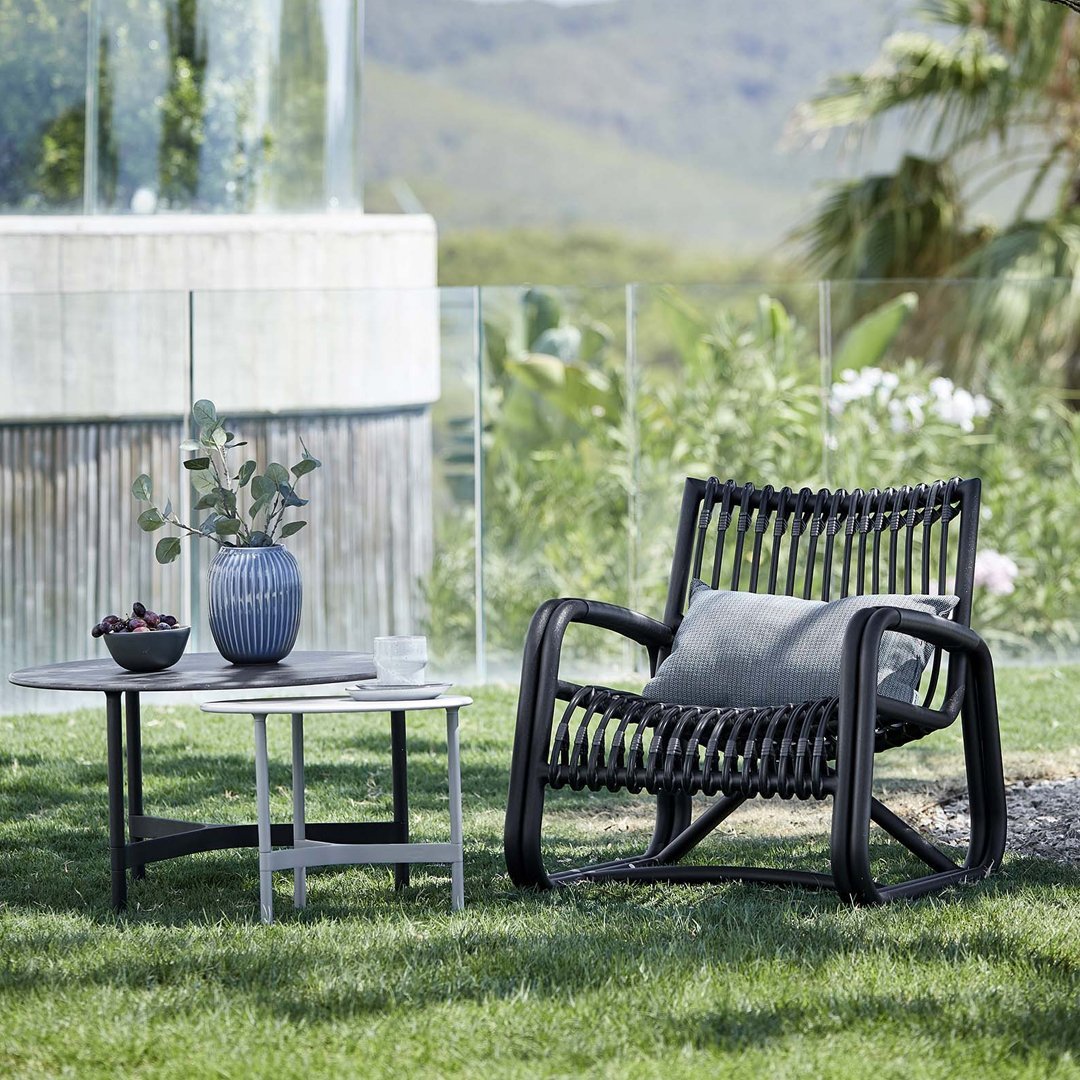 Curve Outdoor Lounge Chair - Modern Patio Furniture for Relaxing in Backyard, Poolside, or Garden - Comfortable & Durable Weather-Resistant Design