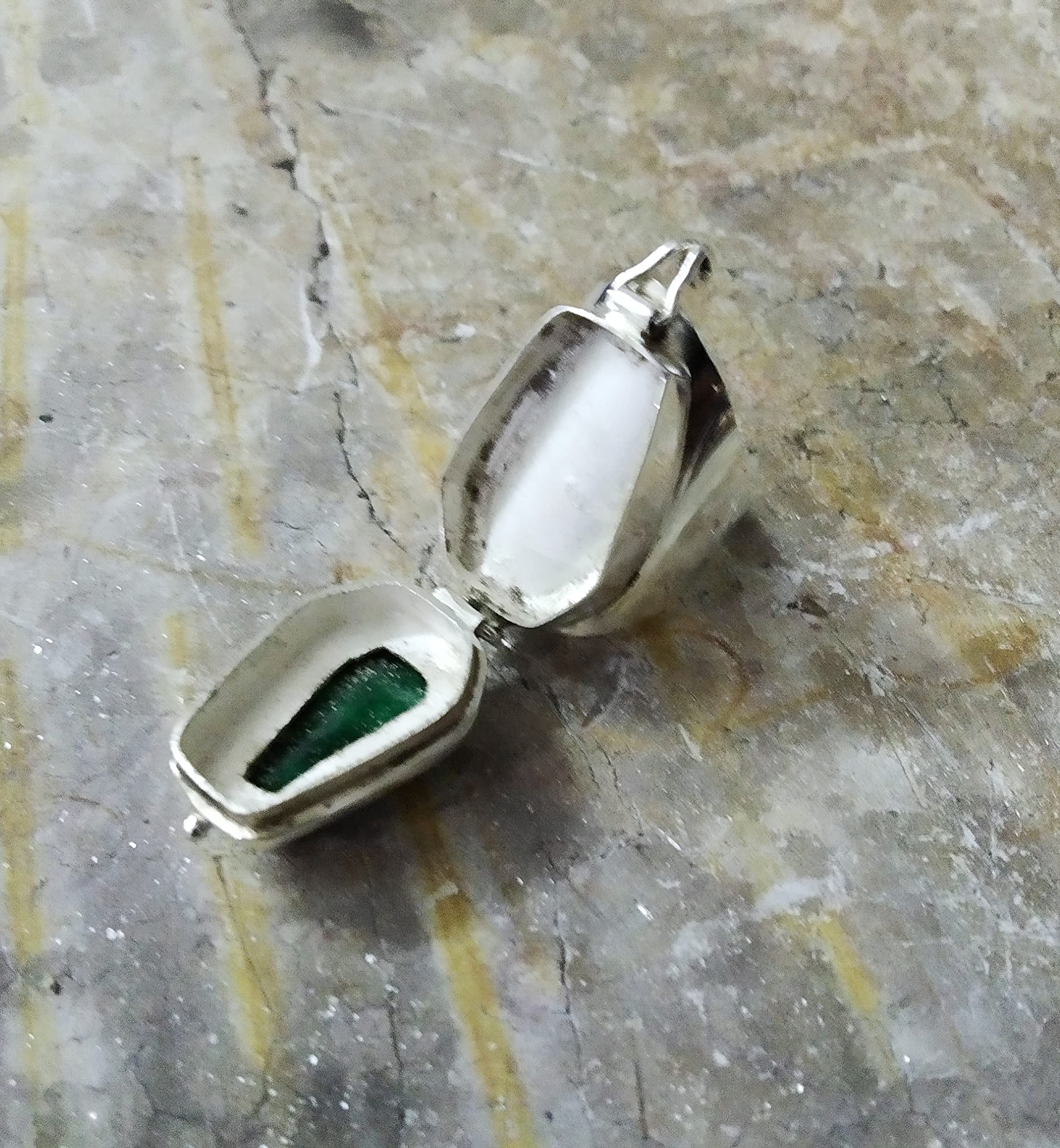 Emerald Poison Ring - Openable Secret Box Ring with Coffin Design, Handmade Silver Locket Ring for Women | Unique Gift for Her, Hidden Message & Medicine Storage | Perfect for Gothic Fashion, Cosplay & Witchy Aesthetic