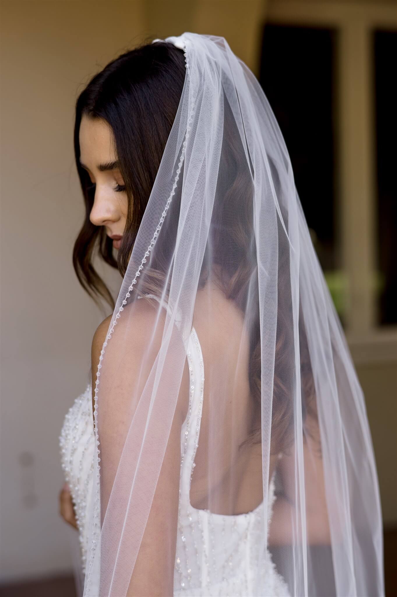 Elegant Krystal Beaded Edge Wedding Veil - Perfect for Bridal Ceremonies, Photos & Special Occasions
