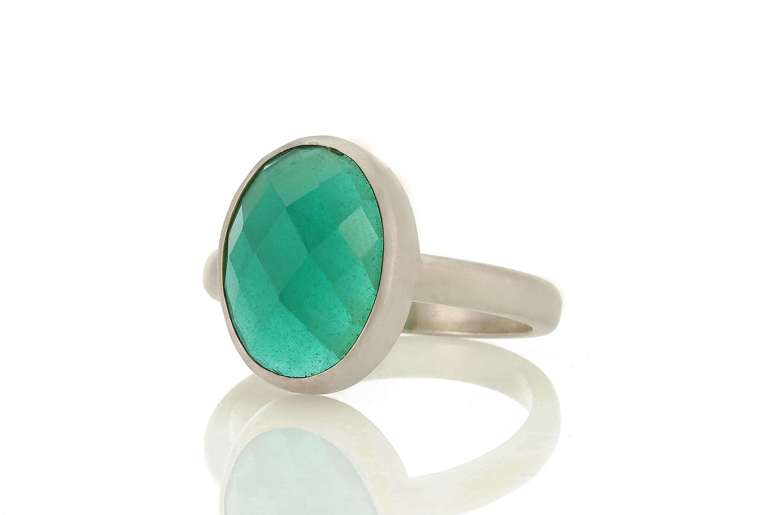 Elegant Green Onyx Gold Ring - Bezel Set Stackable Jewelry for Women - Perfect for Parties & Gifting