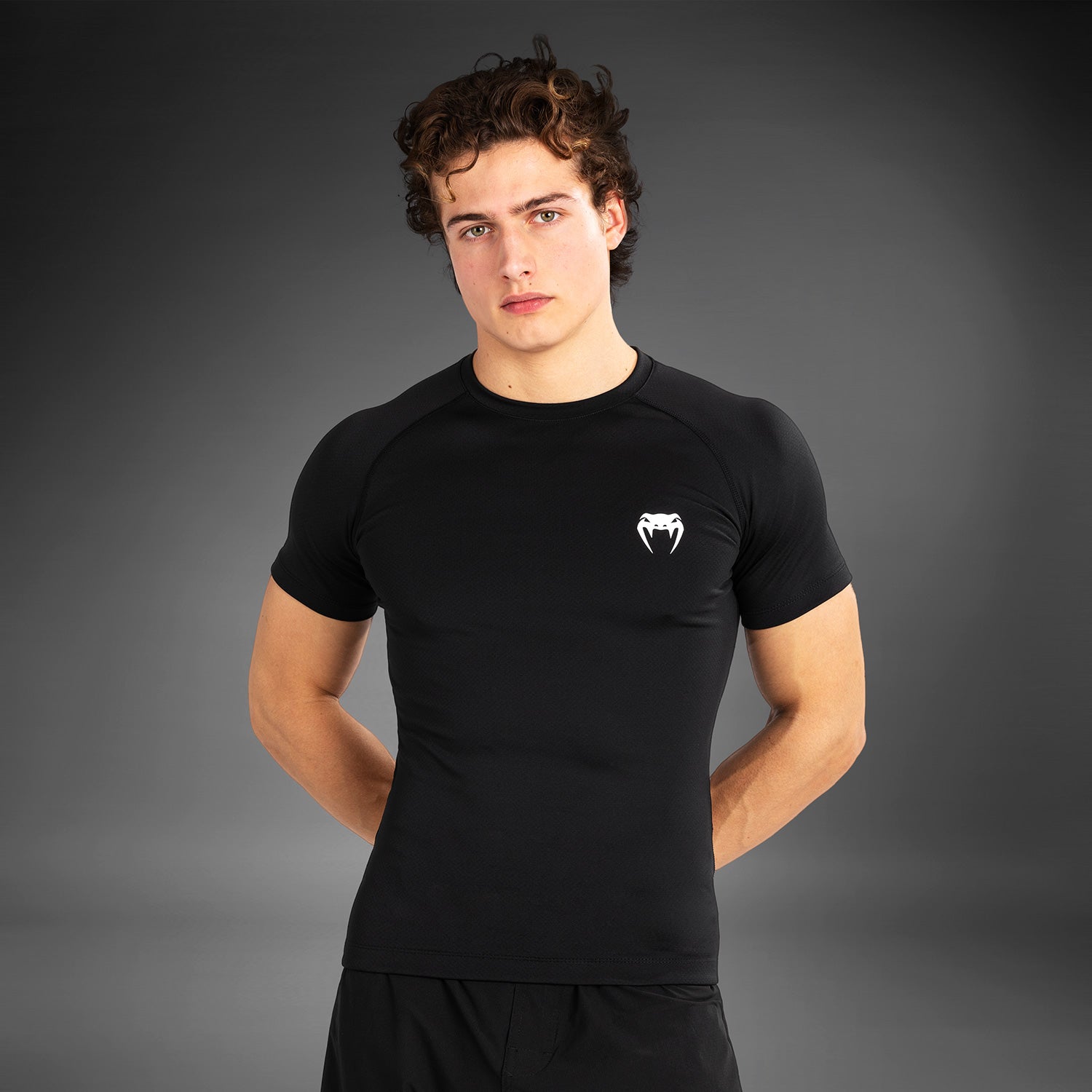 Venum Contender Men's Short Sleeve Rashguard - MMA, BJJ & Training Shirt - Moisture Wicking & UV Protection - Black/White - Perfect for MMA, Brazilian Jiu-Jitsu & Fitness Workouts