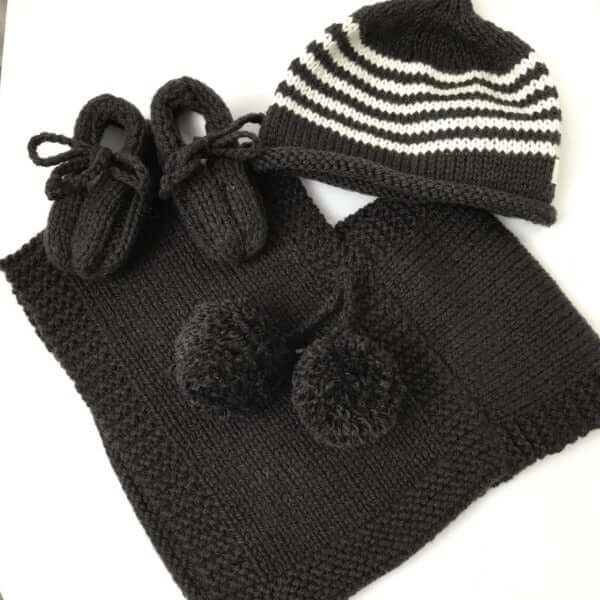 Baby Winter Poncho, Beanie & Booties Set - Warm Newborn Outfit for Girls & Boys - Perfect for Holiday Photos, Outdoor Adventures & Cozy Family Time