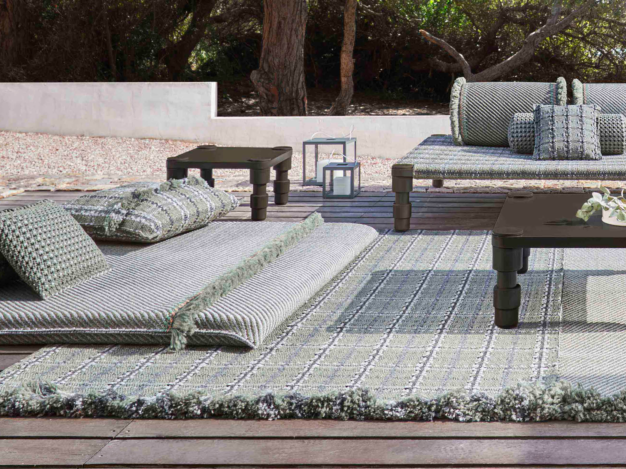 Premium Tartan Plaid Outdoor Rug for Garden, Patio, and Deck - Waterproof & Durable All-Weather Picnic Blanket for Camping, Backyard, and Beach Use