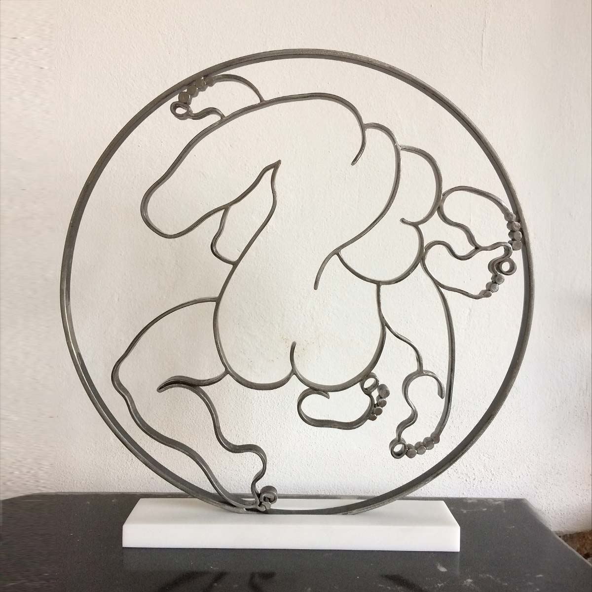 Elegant White Carrara Marble Iron Sculpture - Handcrafted Home Decor for Living Room, Office & Garden