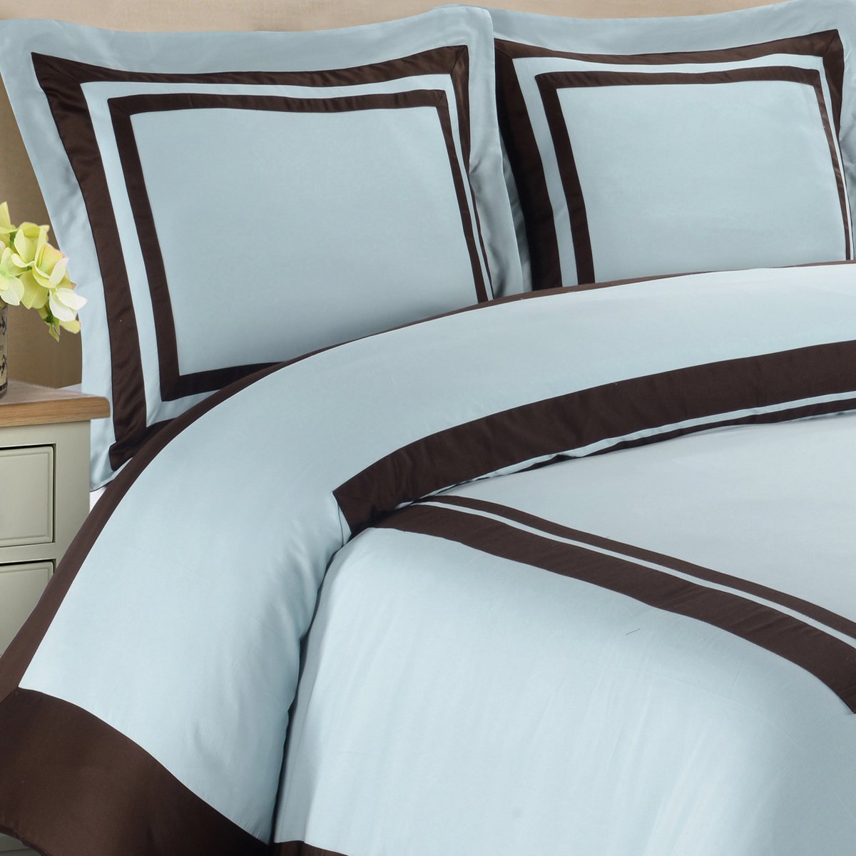 Luxury 4-Piece Full/Queen Size Bedding Set - 300 Thread Count Hotel Blue & Chocolate Duvet Cover with White Down Alternative Comforter - Perfect for Guest Rooms, Master Bedrooms & Cozy Home Decor