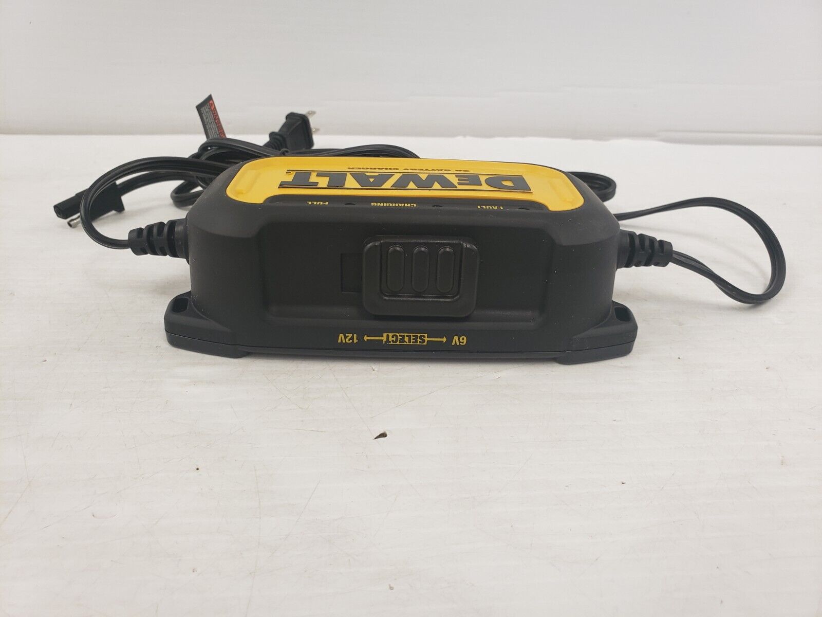 DEWALT DXAEC2CA 20V MAX Lithium-Ion Battery Charger - Fast Charging for DEWALT 20V Power Tools - Perfect for Construction Sites & DIY Projects