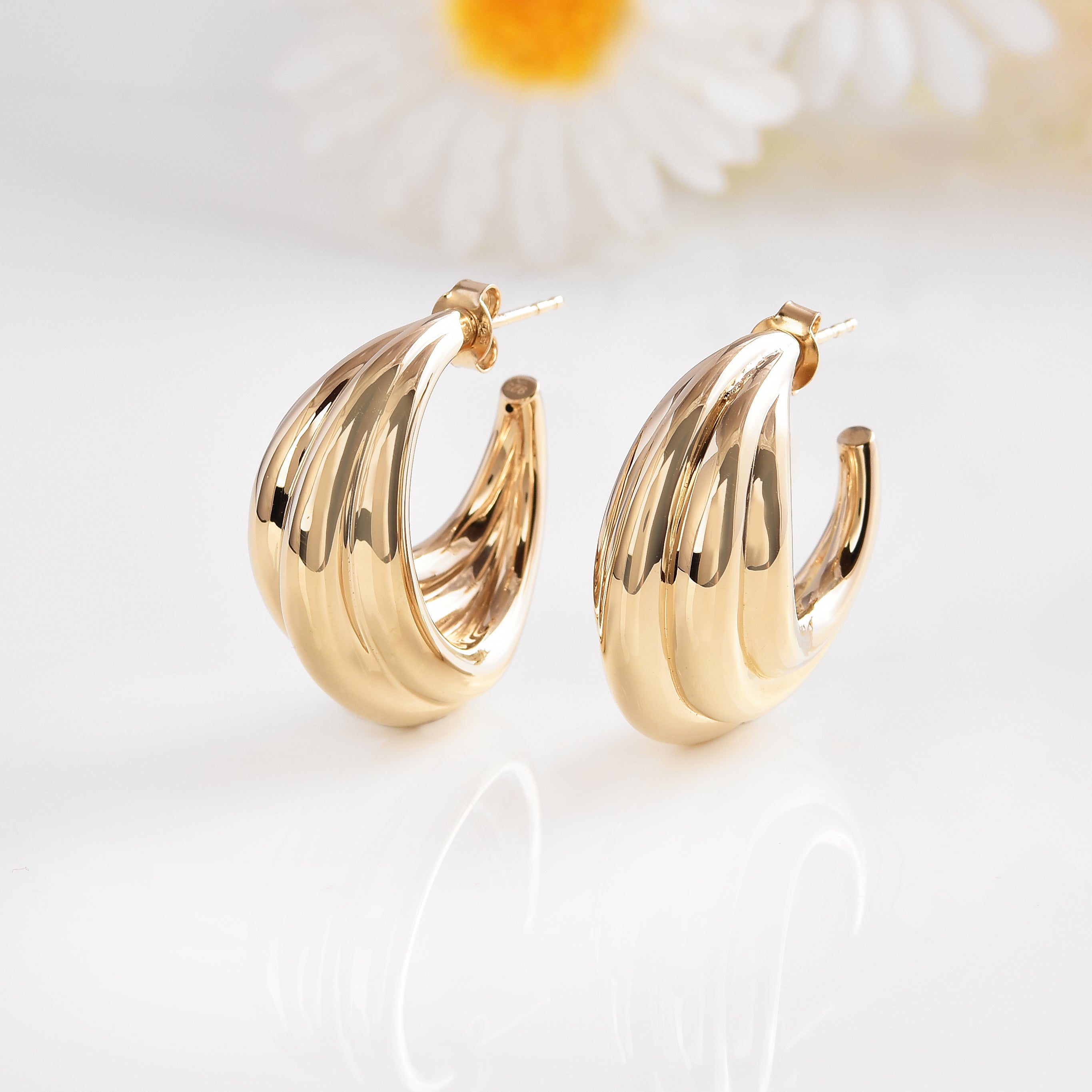 18K Gold Vermeil Layered Hoop Earrings for Women - Elegant Dainty Huggie Hoops - Perfect for Everyday Wear, Date Night & Special Occasions