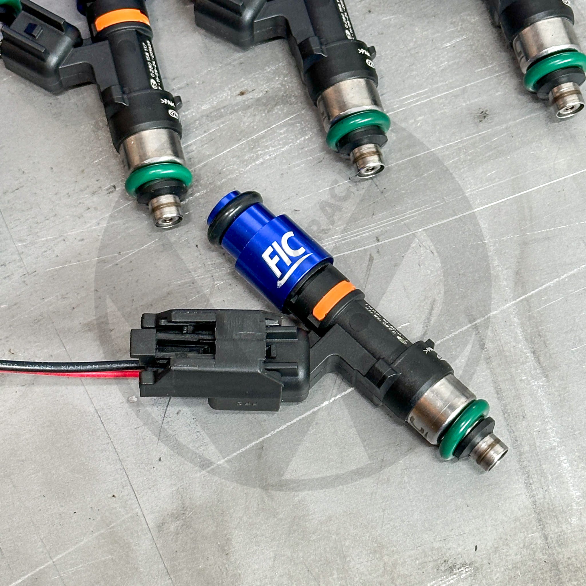 FIC Fuel Injector Clinic 1000cc High Impedance Fuel Injectors for GM LS1 LS6 Engines - IS301 1000H - Perfect for High-Performance Upgrades & Racing Applications