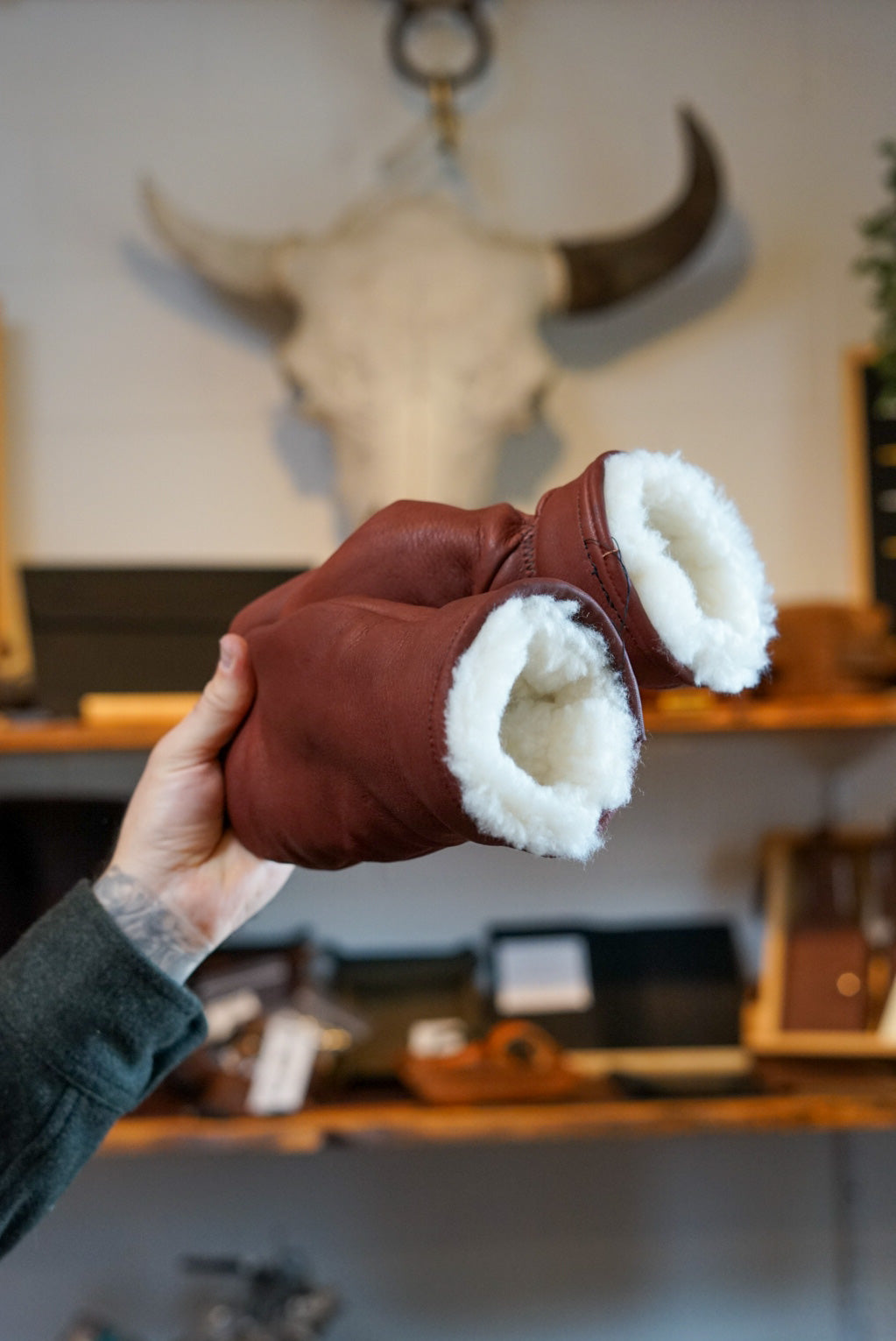 Premium Deer Hide Mittens for Men & Women - Warm Winter Gloves for Outdoor Activities, Hunting, and Hiking - Soft & Durable Leather Hand Protection