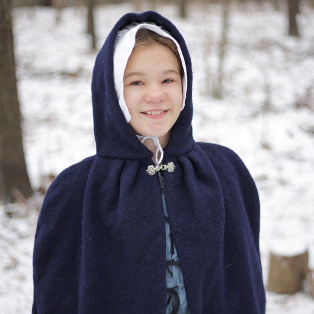 Girls' Hooded Cape - Stylish & Warm Winter Cloak for Kids - Perfect for Halloween, Cosplay & Outdoor Adventures