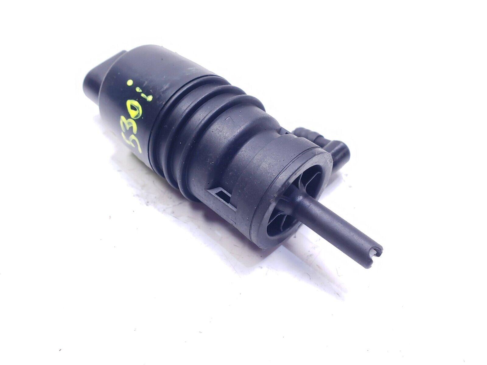 BMW 5 Series E39 525i 530i Windshield Washer Pump 8362154 OEM Replacement Part - Perfect for Car Washing & Windshield Cleaning Maintenance